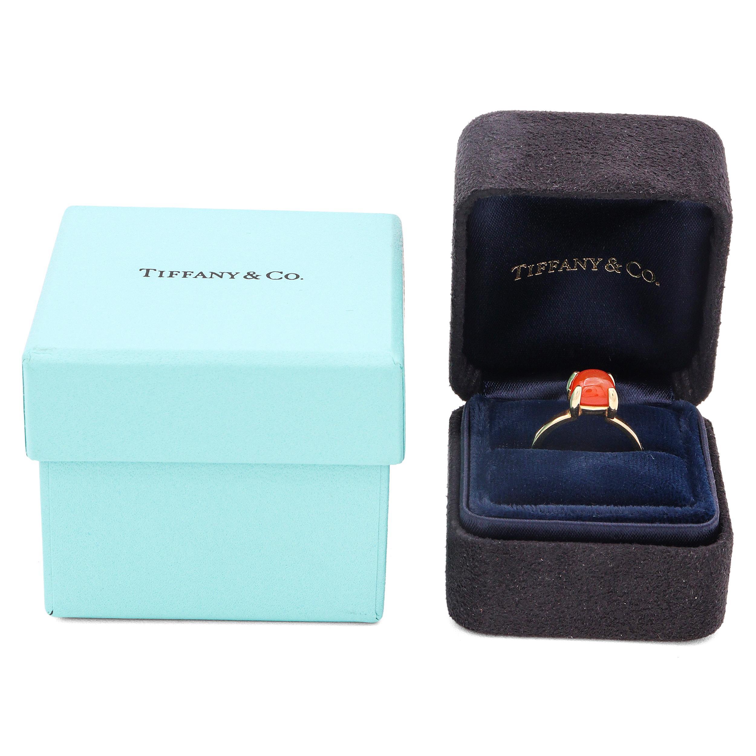 Taille cabochon Tiffany & Co. Bague en or jaune 18k avec cabochon en cornaline en vente