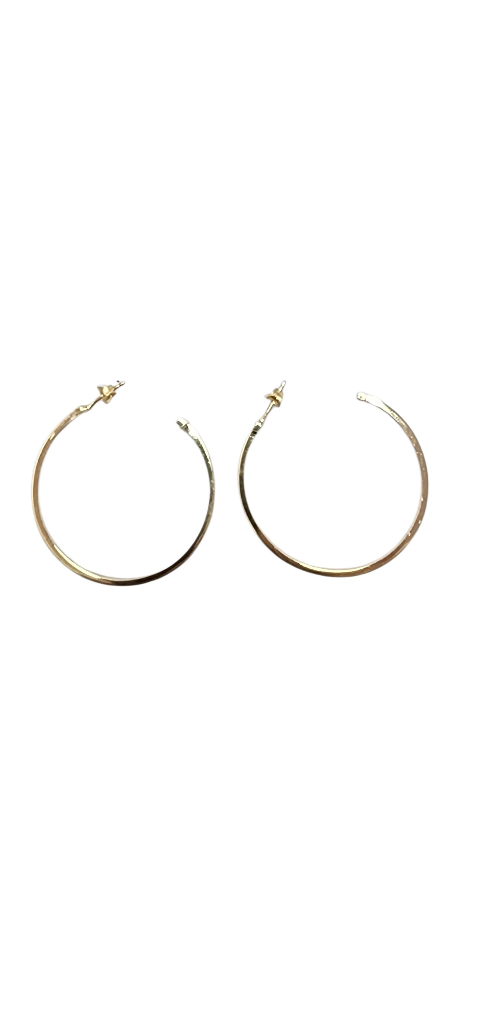 De las mujeres Tiffany & Co. 18K Yellow Gold T Large Wire Hoop Earrings #24127 en venta