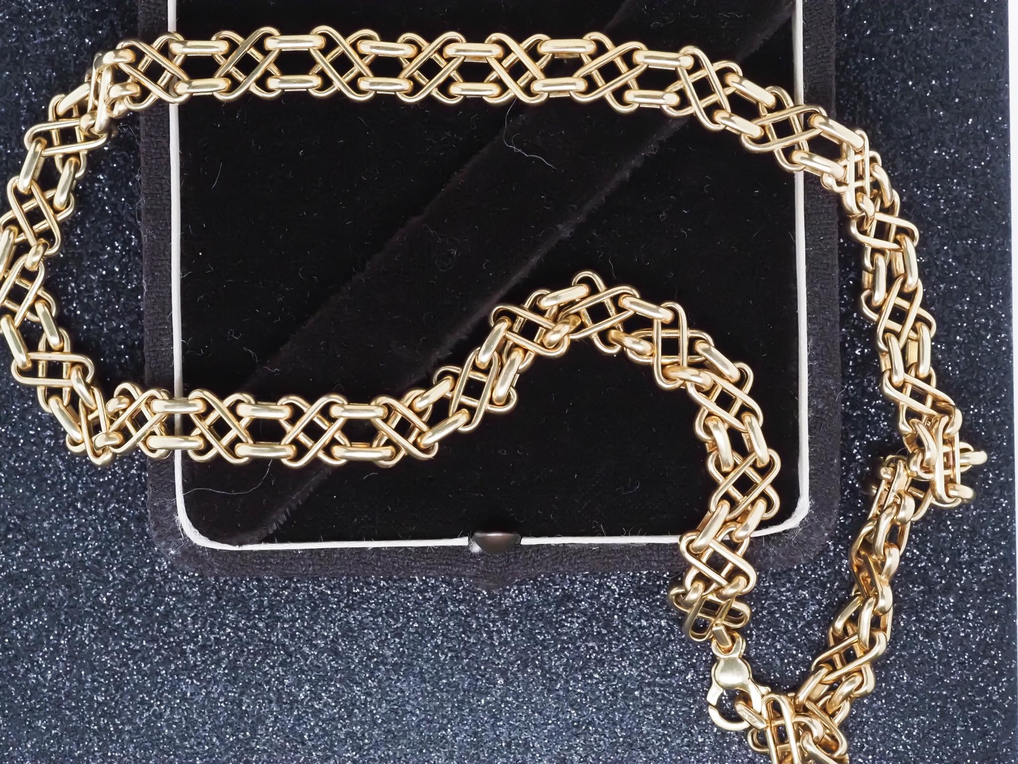 Tiffany & Co. Golding & Co. 18K Unique Link Vintage Necklace 17.5 Inch Bon état - En vente à Hicksville, NY