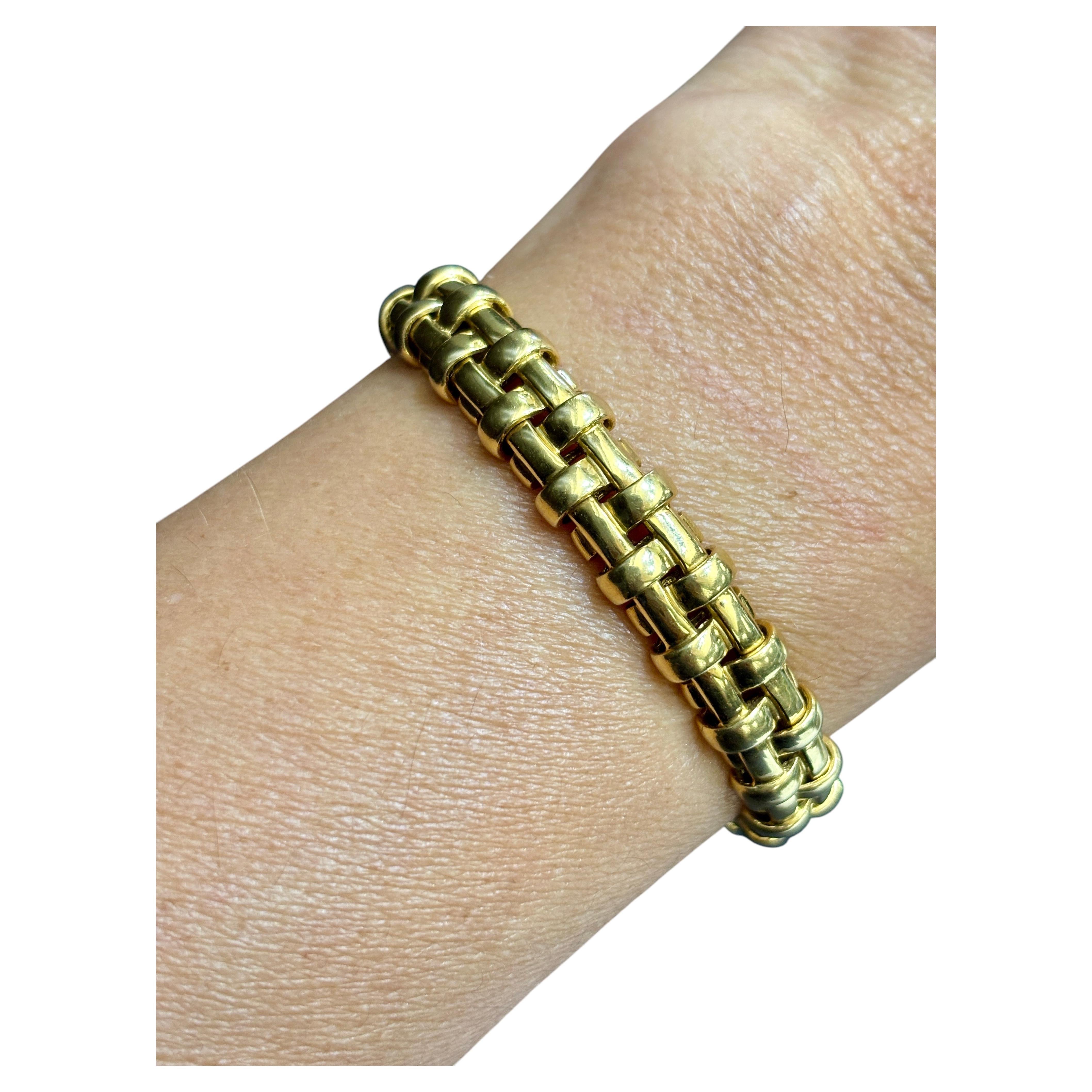 Brazalete de Tiffany & Co. en oro amarillo de 18 quilates con diseño «Vanerie Basket Weave» en venta