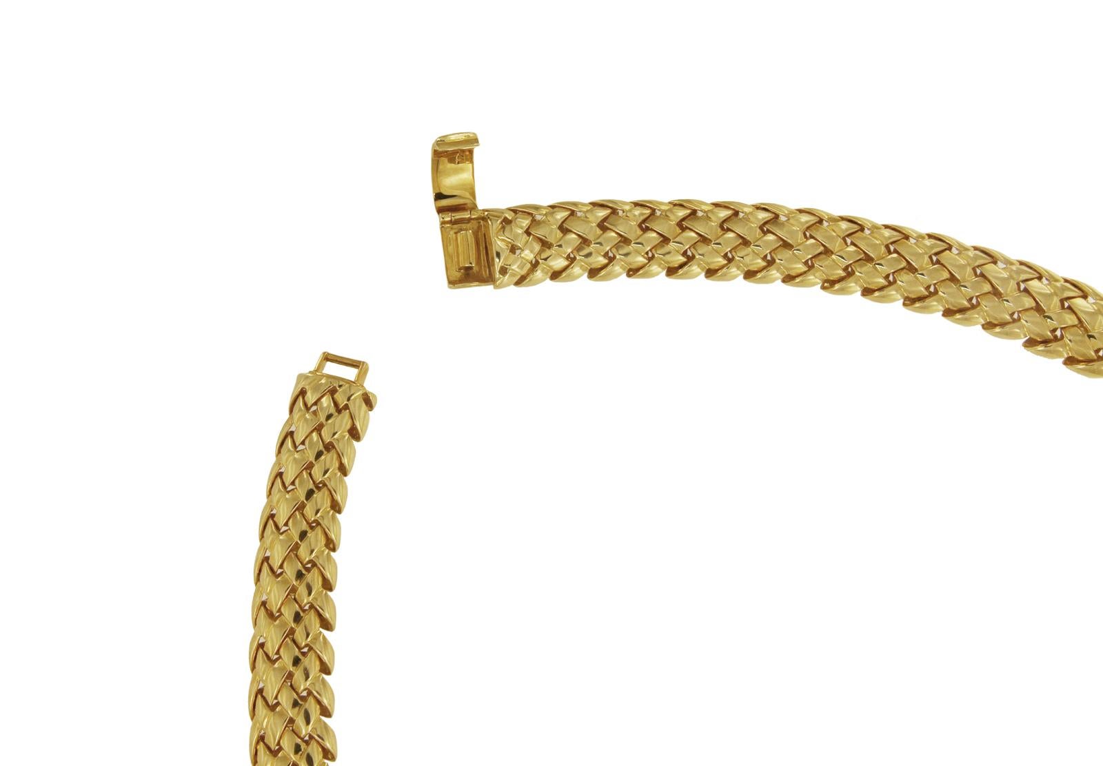 TIFFANY & CO. 18K YELLOW GOLD VANNERIE BASKET WEAVE CHOKER NECKLACE.

Mint condition
18k Yellow Gold
Length: 17”
Weight: 113.3gr
Width: 12 mm
*Comes with Tiffany box.