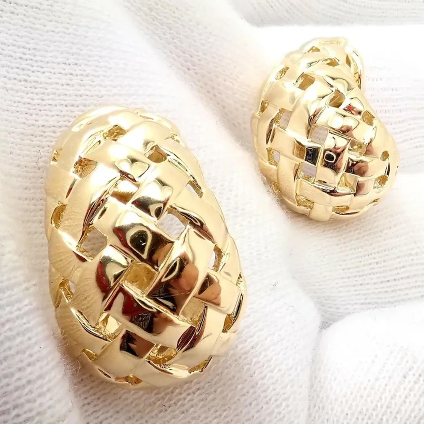 Modernist Tiffany & Co. 18k Yellow Gold Vannerie Basket Weave Earrings Rare Authentic For Sale