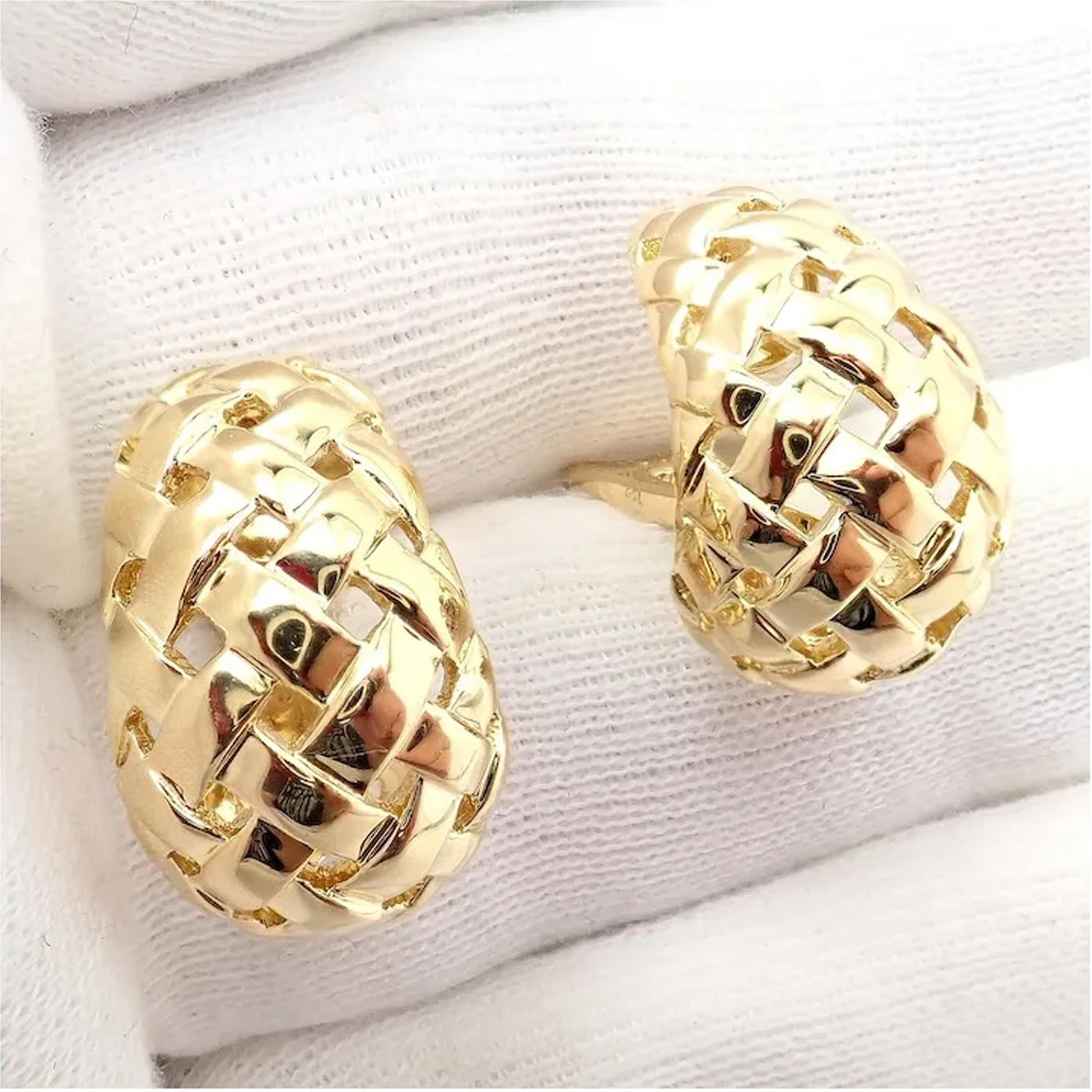 Tiffany & Co. 18k Yellow Gold Vannerie Basket Weave Earrings Rare Authentic In Good Condition For Sale In Aventura, FL