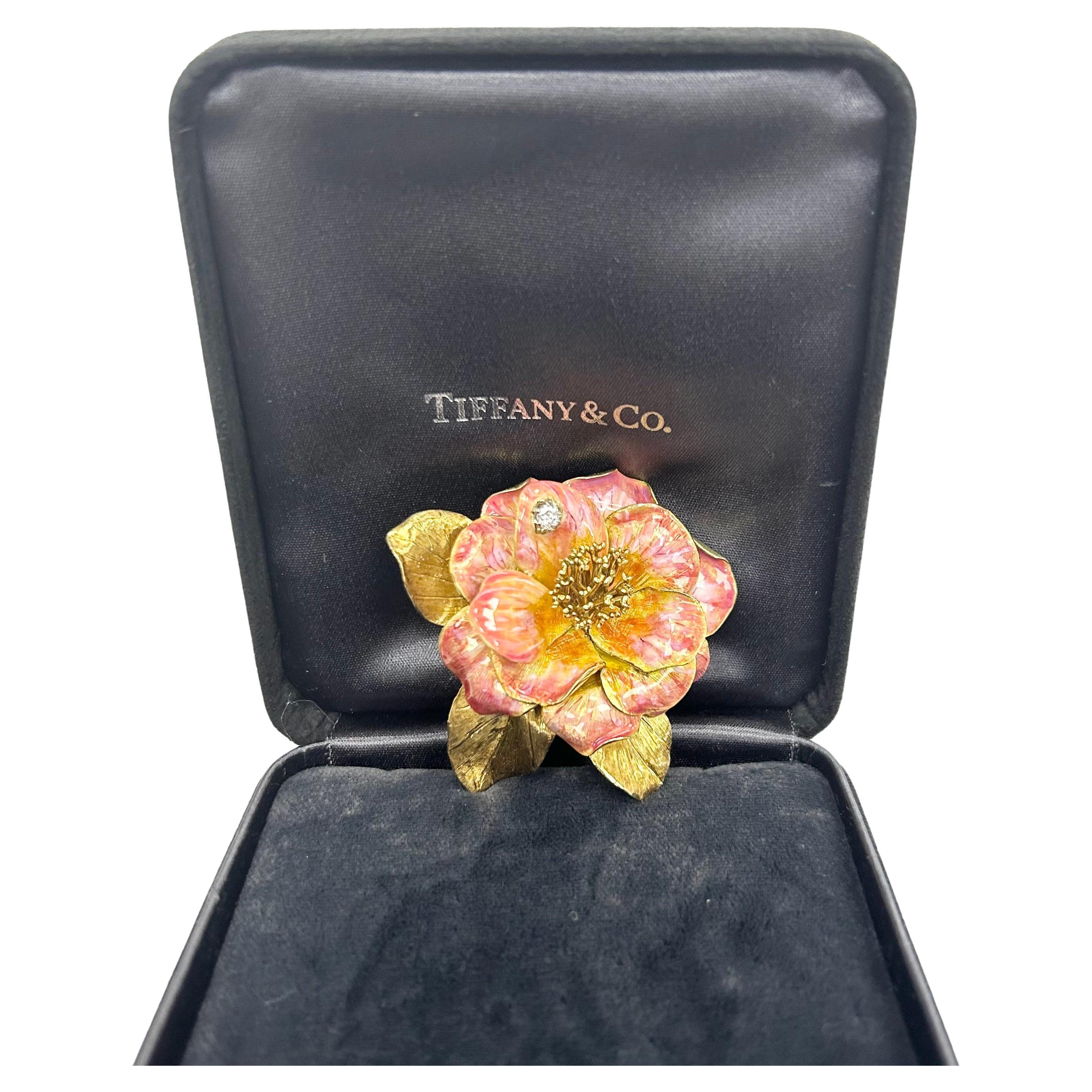 Tiffany & Co Broche fleur en émail 18 carats YG avec diamants