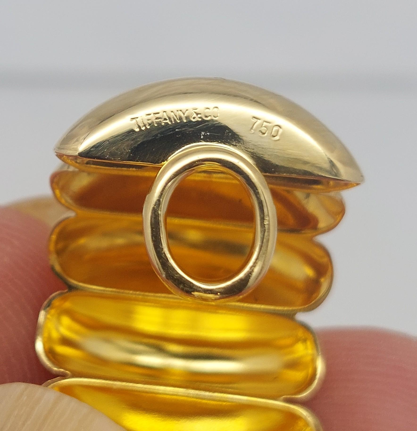 Tiffany & Co 18KT Accordion Scalloped Puffed LG Cuffing Earring en vente 5