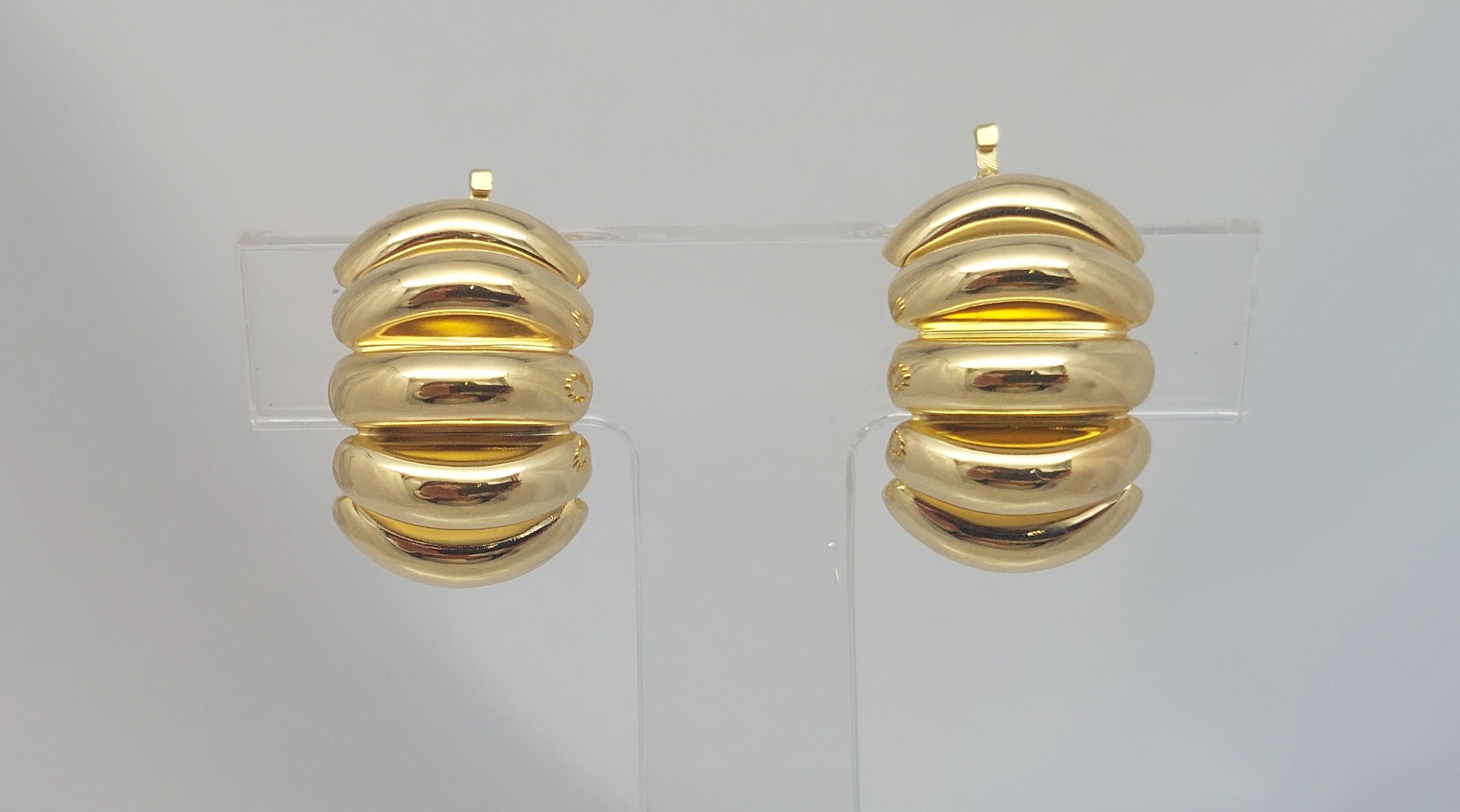 Classique Vintage Tiffany & Co...

Paire de boucles d'oreilles LG en or jaune 18 carats en forme d'accordéon festonné et bouffant

Dimensions des boucles d'oreilles  15/16 ” (25 mm.)  x   Largeur de 5/8