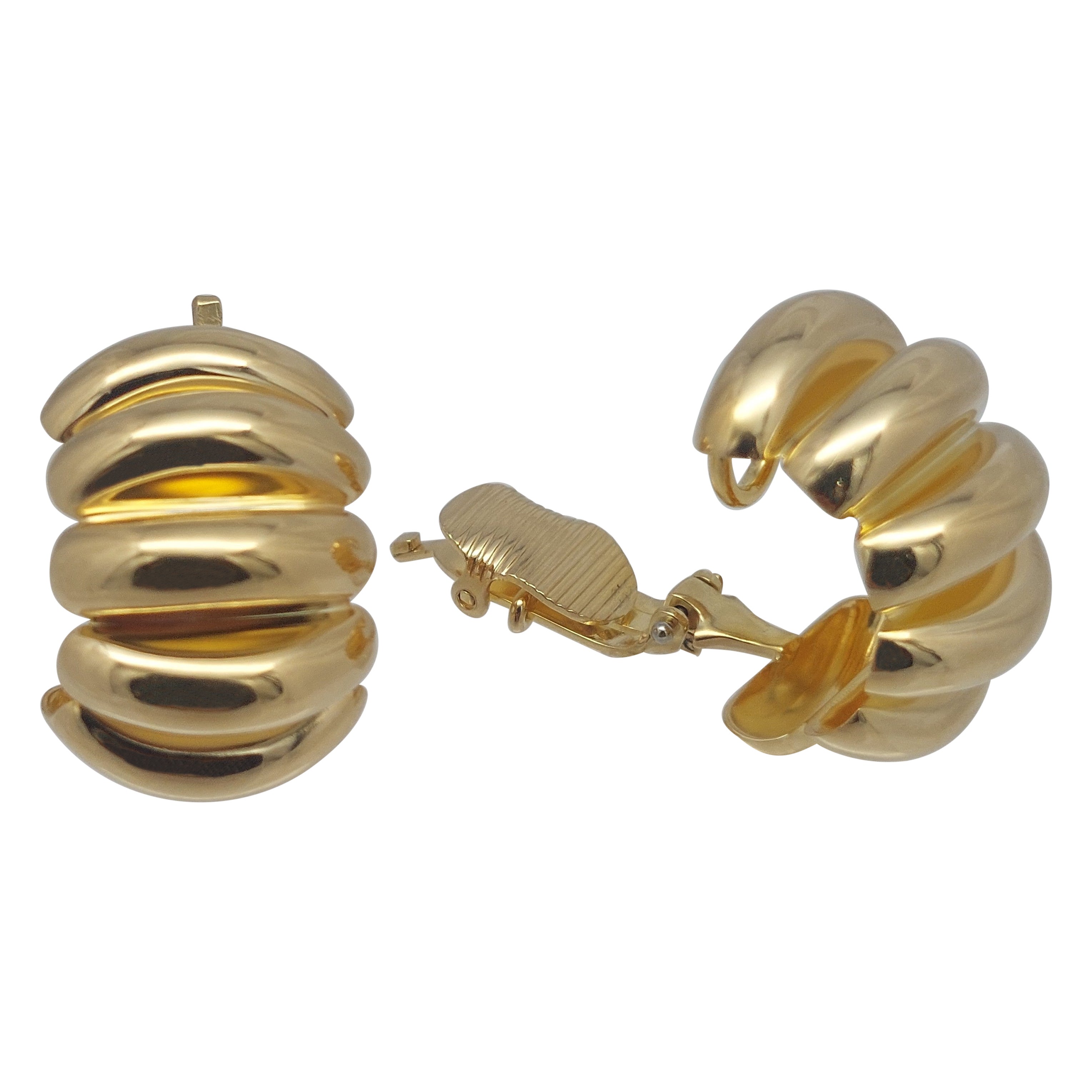 Tiffany 
Co 18KT Accordion Scalloped Puffed LG Cuffing Earring en vente