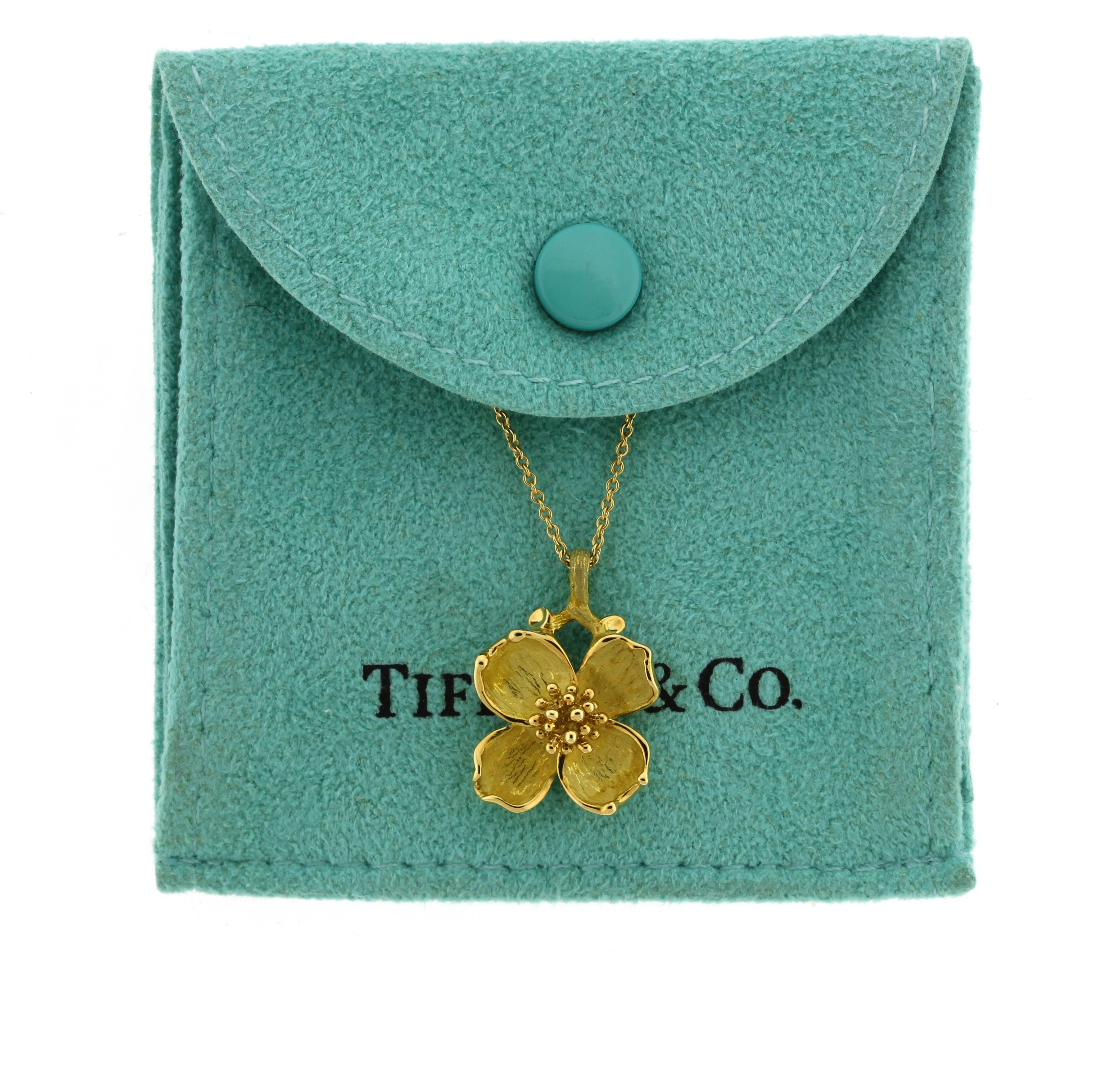 ♦ Designer: Tiffany & Co
♦ Metal: 18 karat
♦ Weight: 5.2 grams
♦ Pendant: 21mm x15mm
♦ Length: 16in chain
♦ Packaging: Tiffany pouch
♦ Condition: Excellent , pre-owned