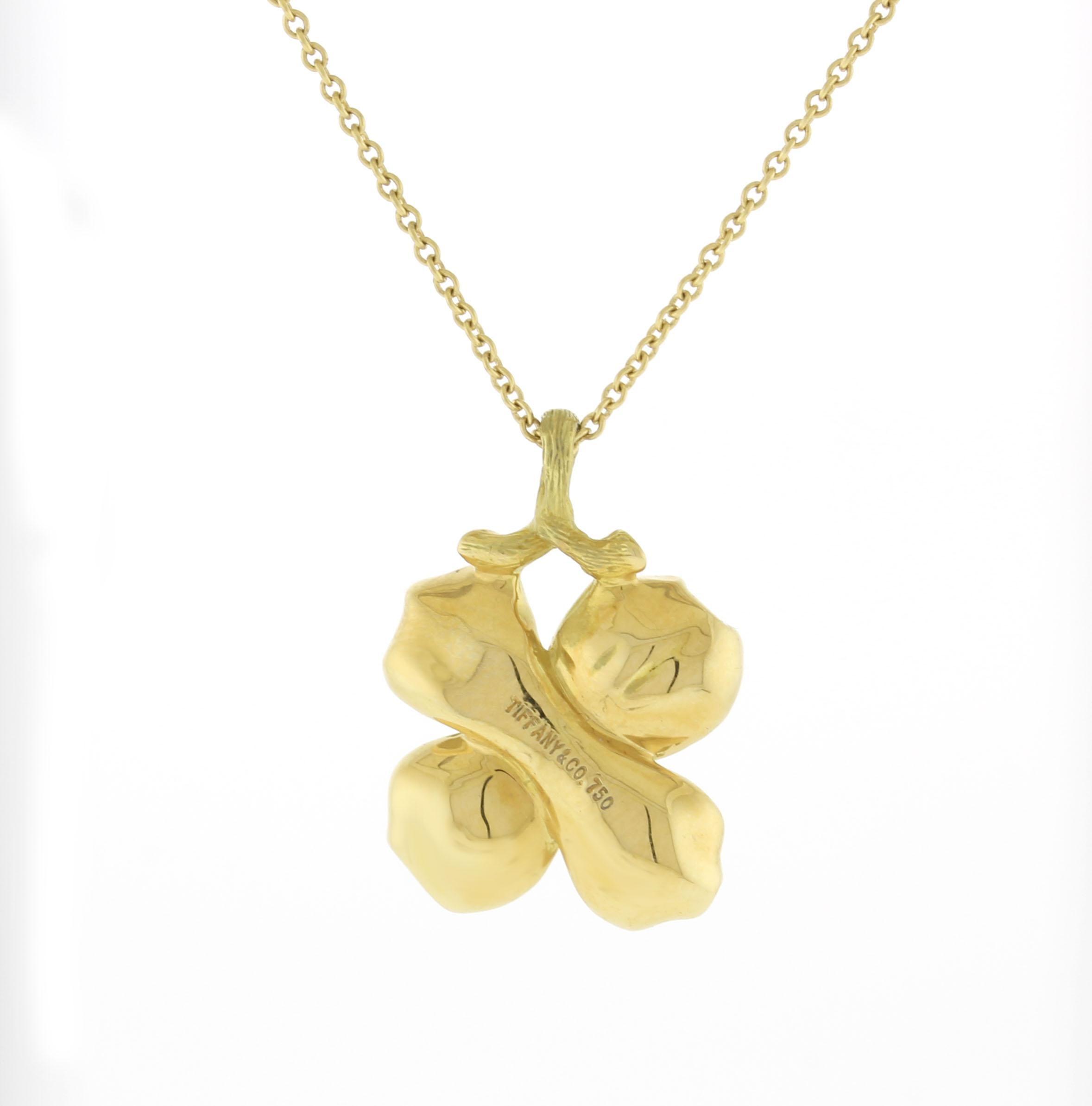 Tiffany & Co. 18kt Dogwood Flower Pendant Necklace In Excellent Condition In Bethesda, MD