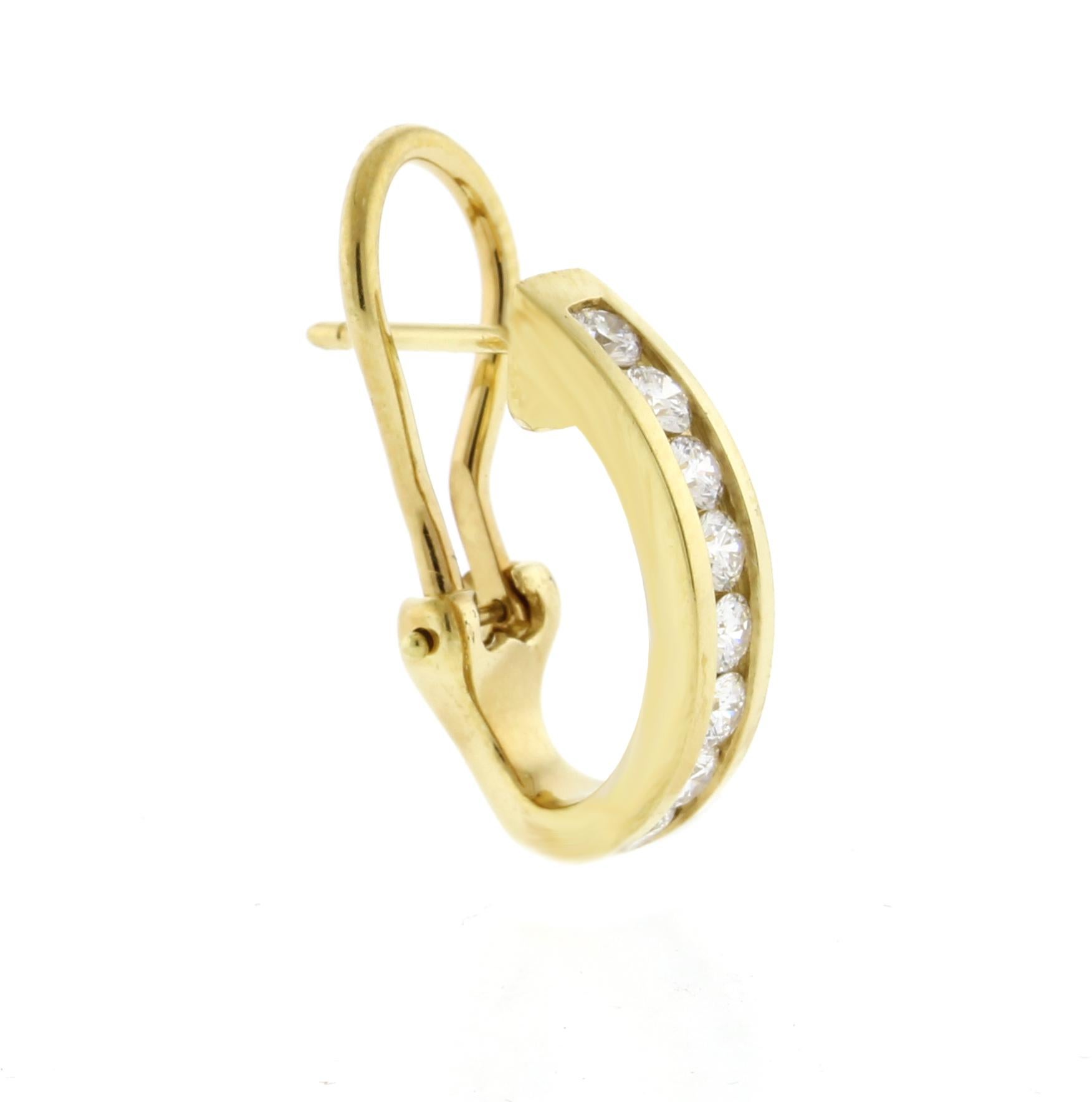 ♦ Designer: Tiffany
♦ Circa: 2010s
♦ Metal: 18 Karat Gold
♦ Length: 3/4 inch
♦  Width: 1/8 inch
♦ Gemstones: 16 Diamonds=.80 cts
♦ Packaging: Tiffany Pouch
♦ Condition: Excellent, pre-owned.