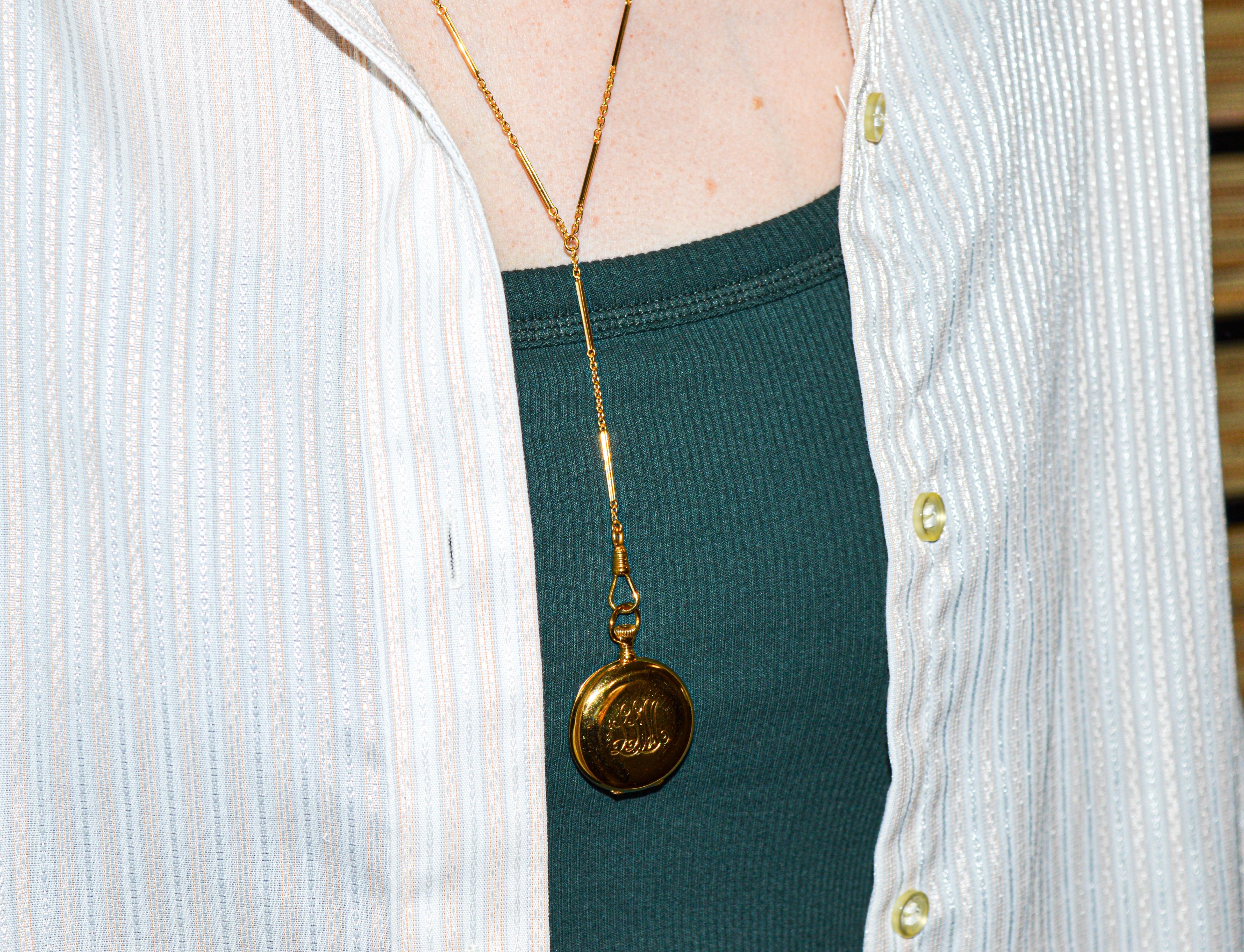 Tiffany & Co Montre pendentif en or 18 carats avec chaîne en or de 1912 et cadran en émail en vente 9