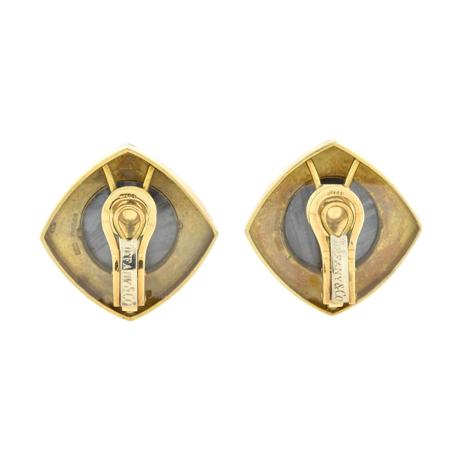 Pendientes de clip Tiffany & Co. de 18 quilates, esmalte rojo y hematites en Bueno estado para la venta en Narberth, PA