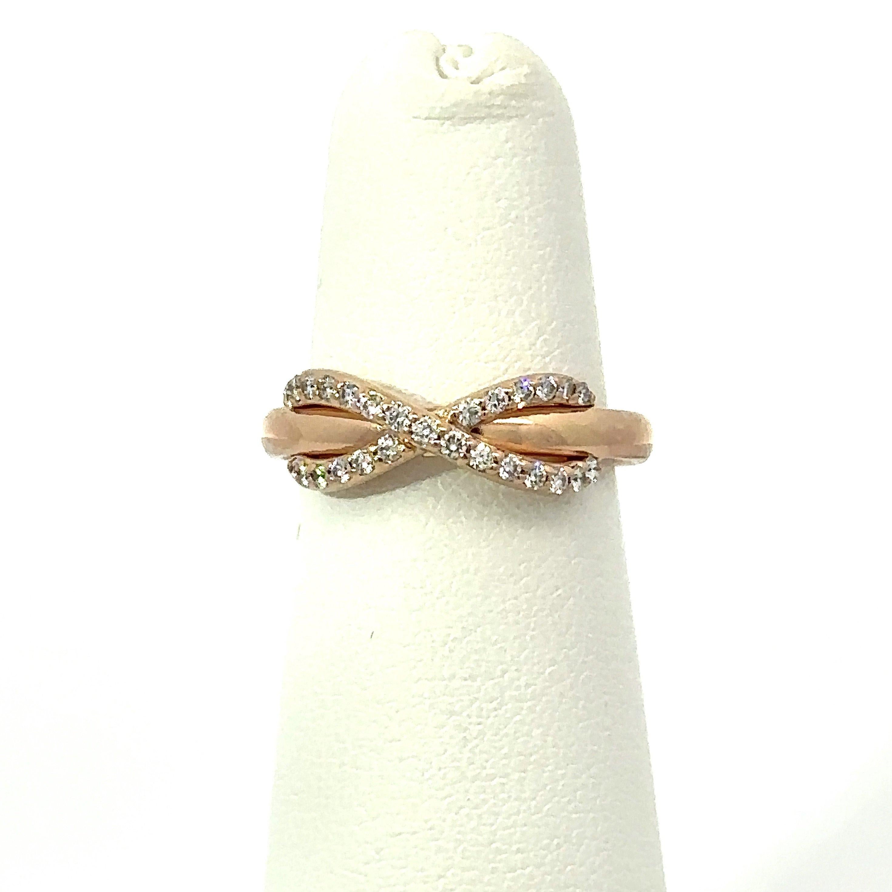 Contemporain Tiffany & Co. Bague Infinity en or rose 18 carats avec diamants