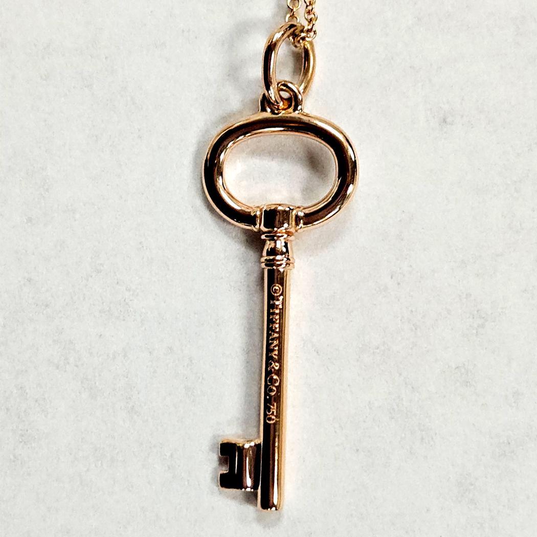 Moderne Tiffany & Co. Pendentif clé en or rose 18Kt avec chaîne  Elegant et intemporel en vente