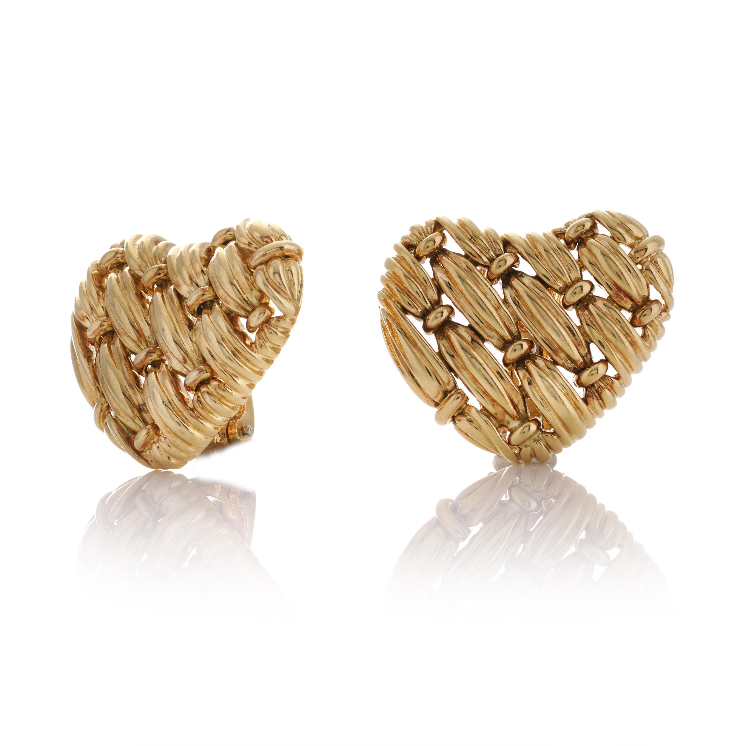 Women's Tiffany & Co 18kt yellow gold ladies woven heart design pair of clip-on earrings For Sale