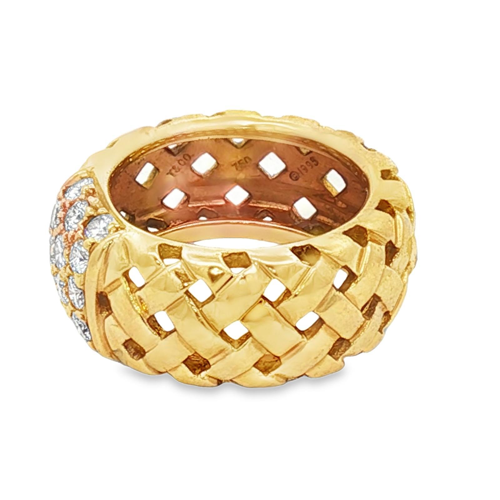 Tiffany & Co 18KYG Vannerie Basket Weave Diamond Band Ring Circa 1995 en vente 1