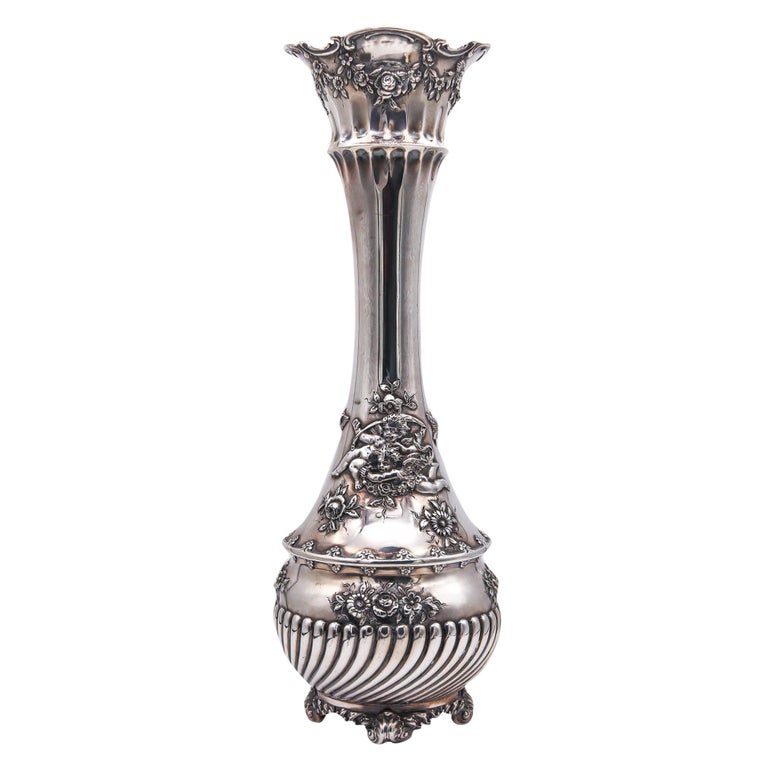 Tiffany and Co. vase trompette Art nouveau édouardien en argent sterling  Charles L Tiffany, 1900 En vente sur 1stDibs