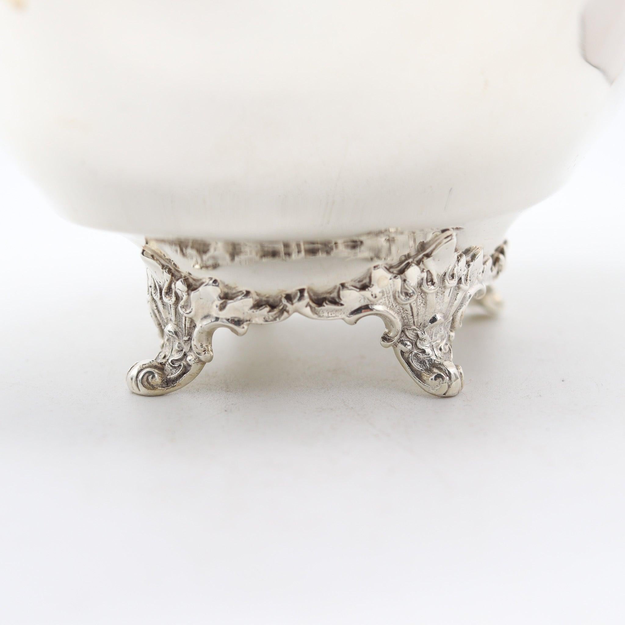 TIFFANY & CO. 1901 Charles T. Cook Four-Legged Nut Dish In .925 Sterling Silver In Excellent Condition For Sale In Miami, FL