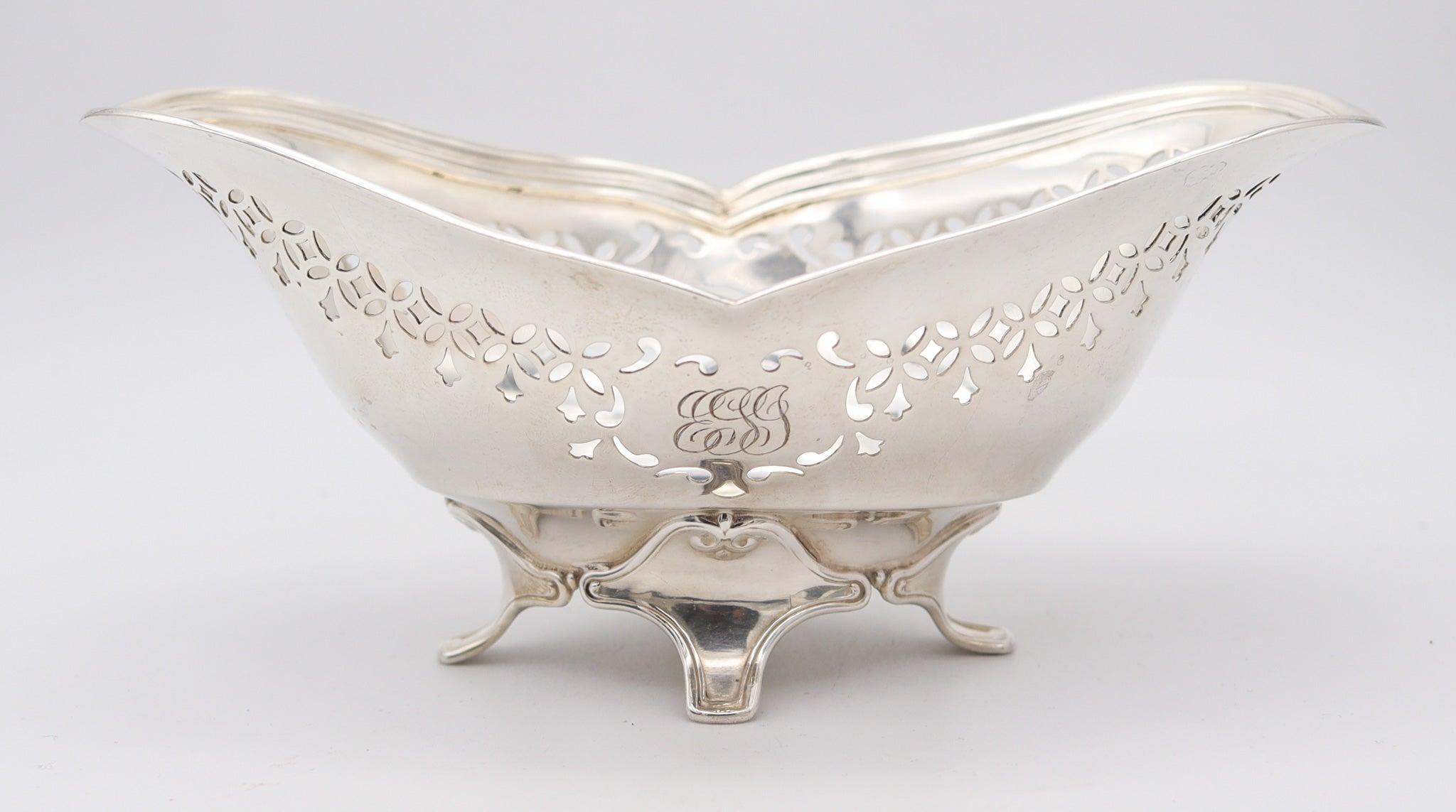 TIFFANY & CO. 1907 John C. Moore Four-Legged Nut Dish In .925 Sterling Silver (Edwardian) im Angebot