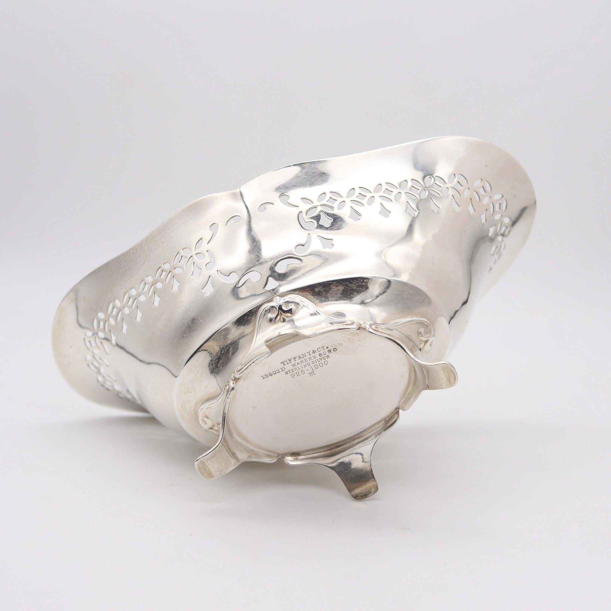 TIFFANY & CO. 1907 John C. Moore Four-Legged Nut Dish In .925 Sterling Silver im Zustand „Hervorragend“ im Angebot in Miami, FL