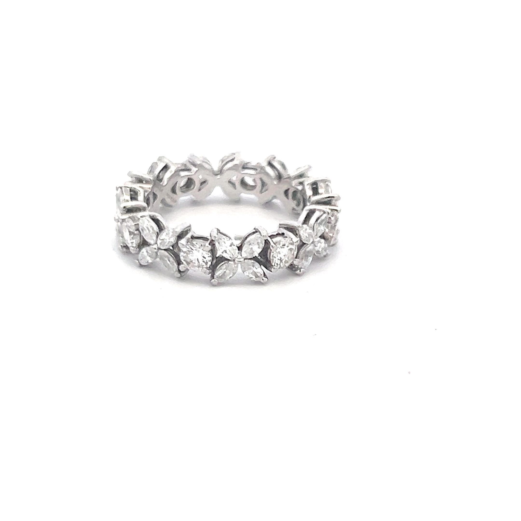 Tiffany & Co 1.93 Carat Round  Bague en platine avec anneau d'éternité en diamant et diamant marquis Bon état - En vente à New York, NY