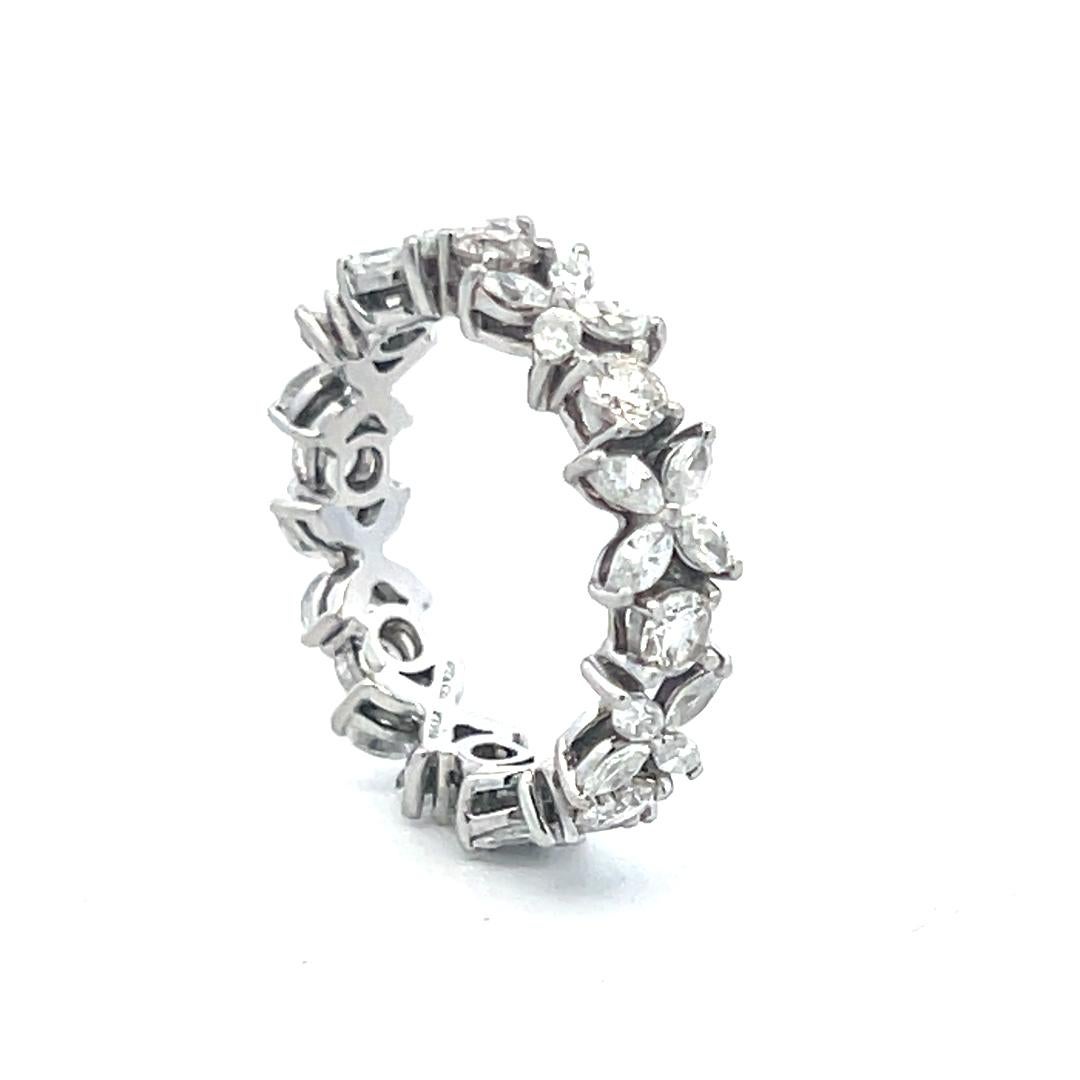 Tiffany & Co 1.93 Carat Round  Bague en platine avec anneau d'éternité en diamant et diamant marquis en vente 2