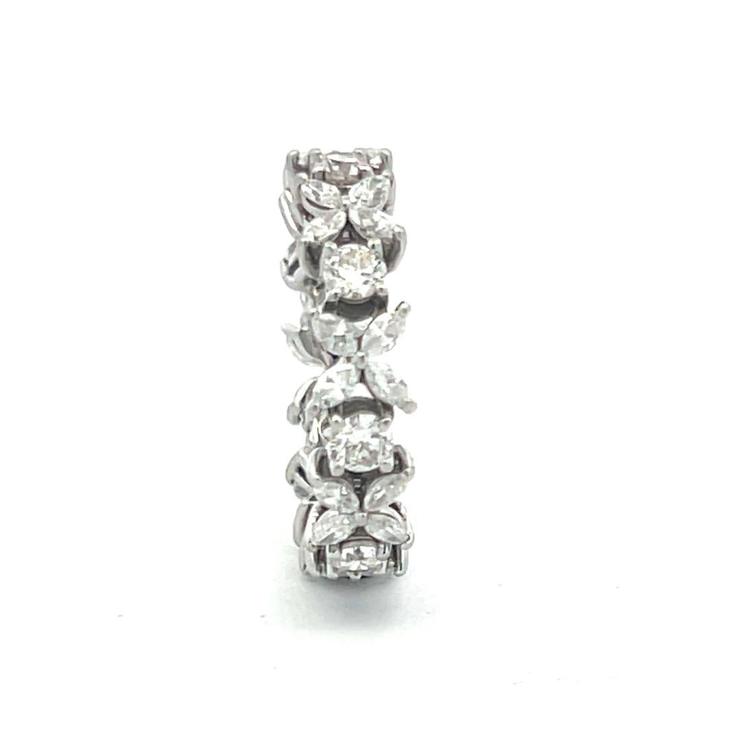 Tiffany & Co 1.93 Carat Round  Bague en platine avec anneau d'éternité en diamant et diamant marquis en vente 3