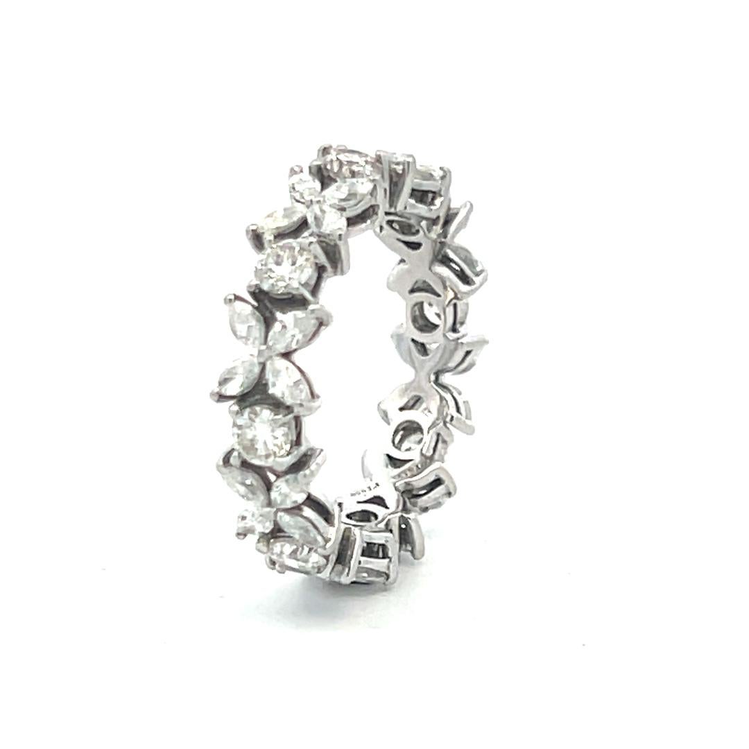 Tiffany & Co 1.93 Carat Round  Bague en platine avec anneau d'éternité en diamant et diamant marquis en vente 4