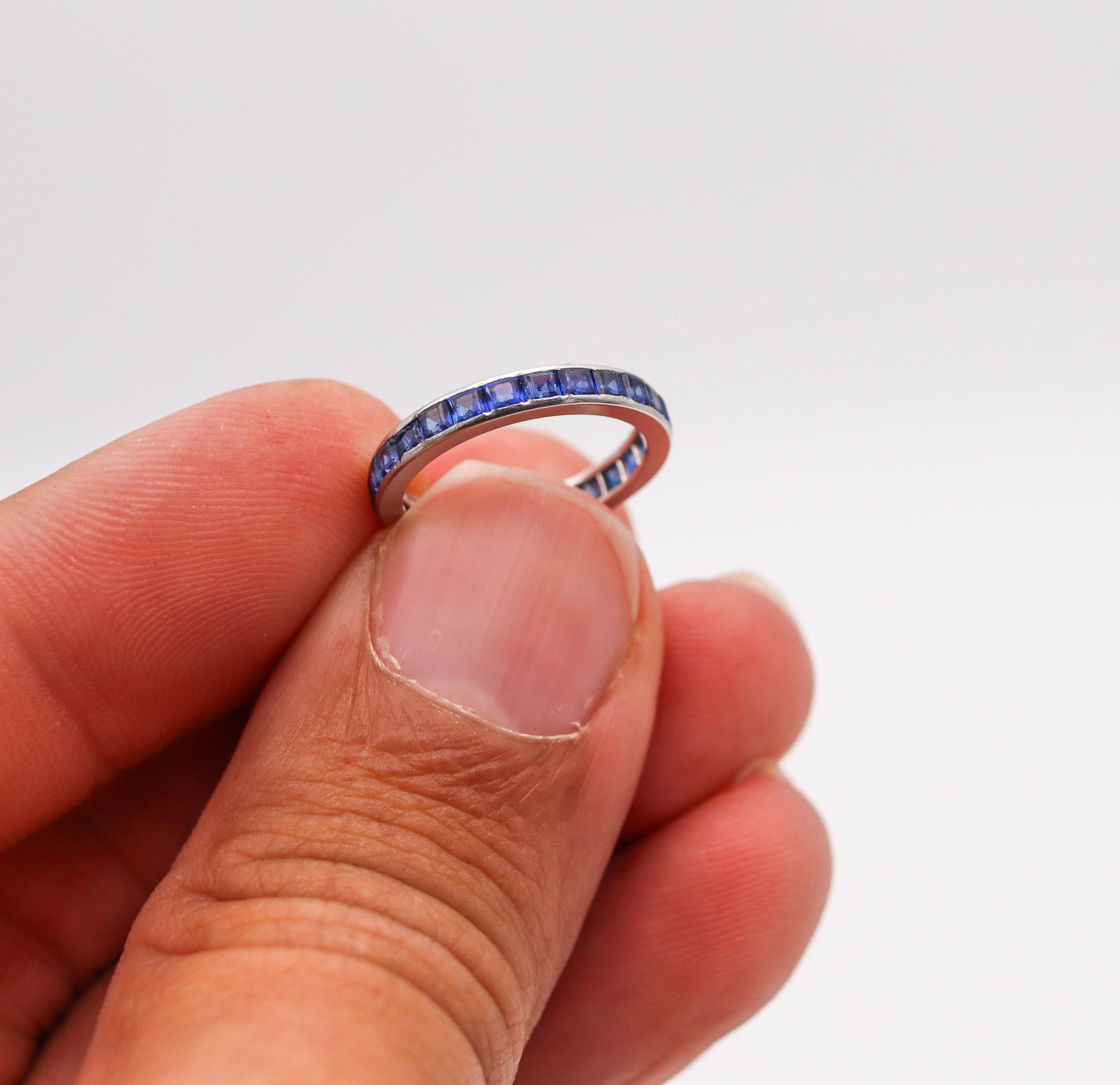 TIFFANY & CO. 1930 Art Deco Eternity ring In Platinum With 1.82 Ctw In Sapphires For Sale 1