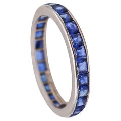 TIFFANY & CO. 1930 Art Deco Eternity-Ring aus Platin mit 1,82 Gesamtkaratgewicht in Saphiren