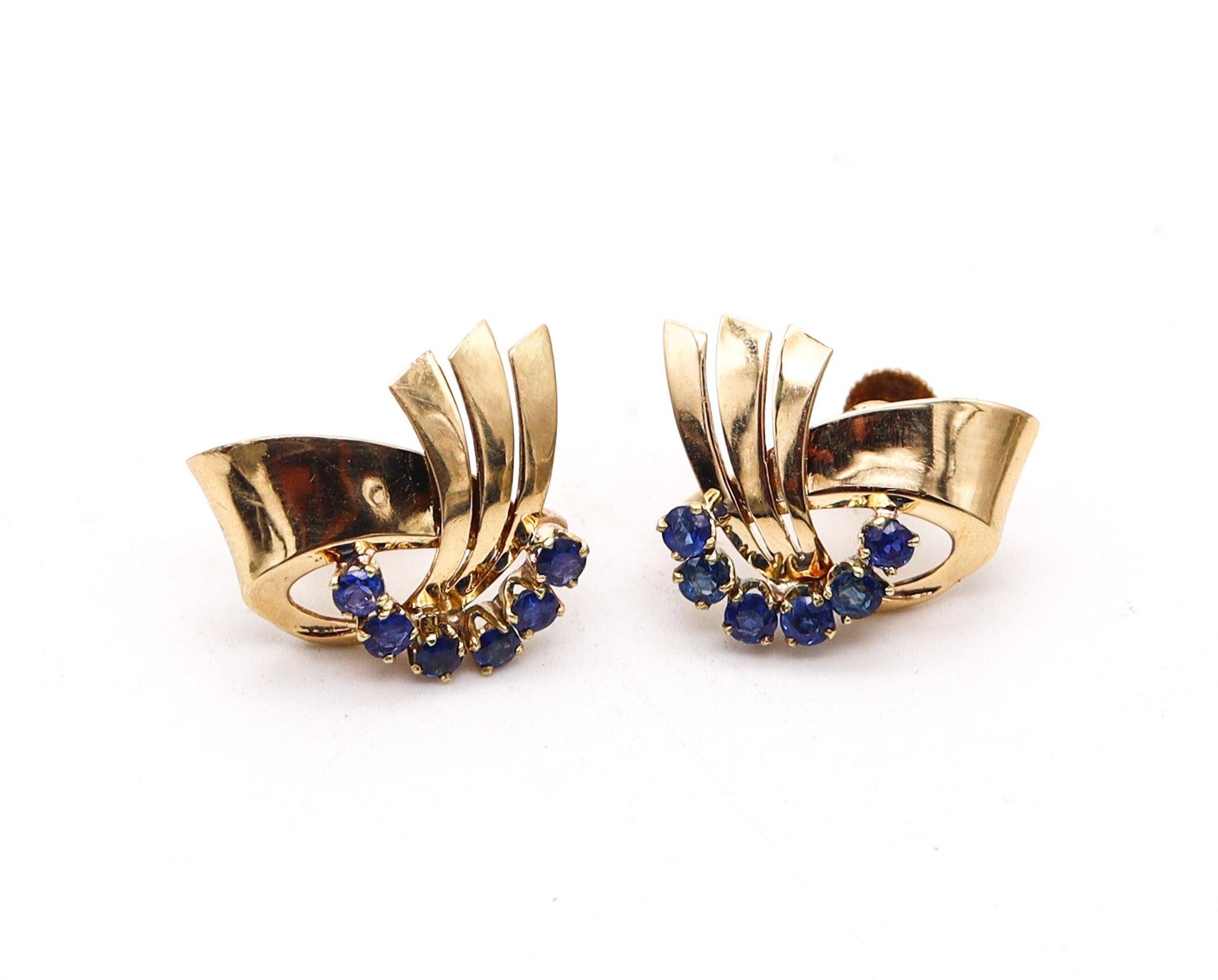 TIFFANY & CO. 1940 Retro Modern Clips Earrings In 14Kt Gold With Blue Sapphires In Excellent Condition For Sale In Miami, FL