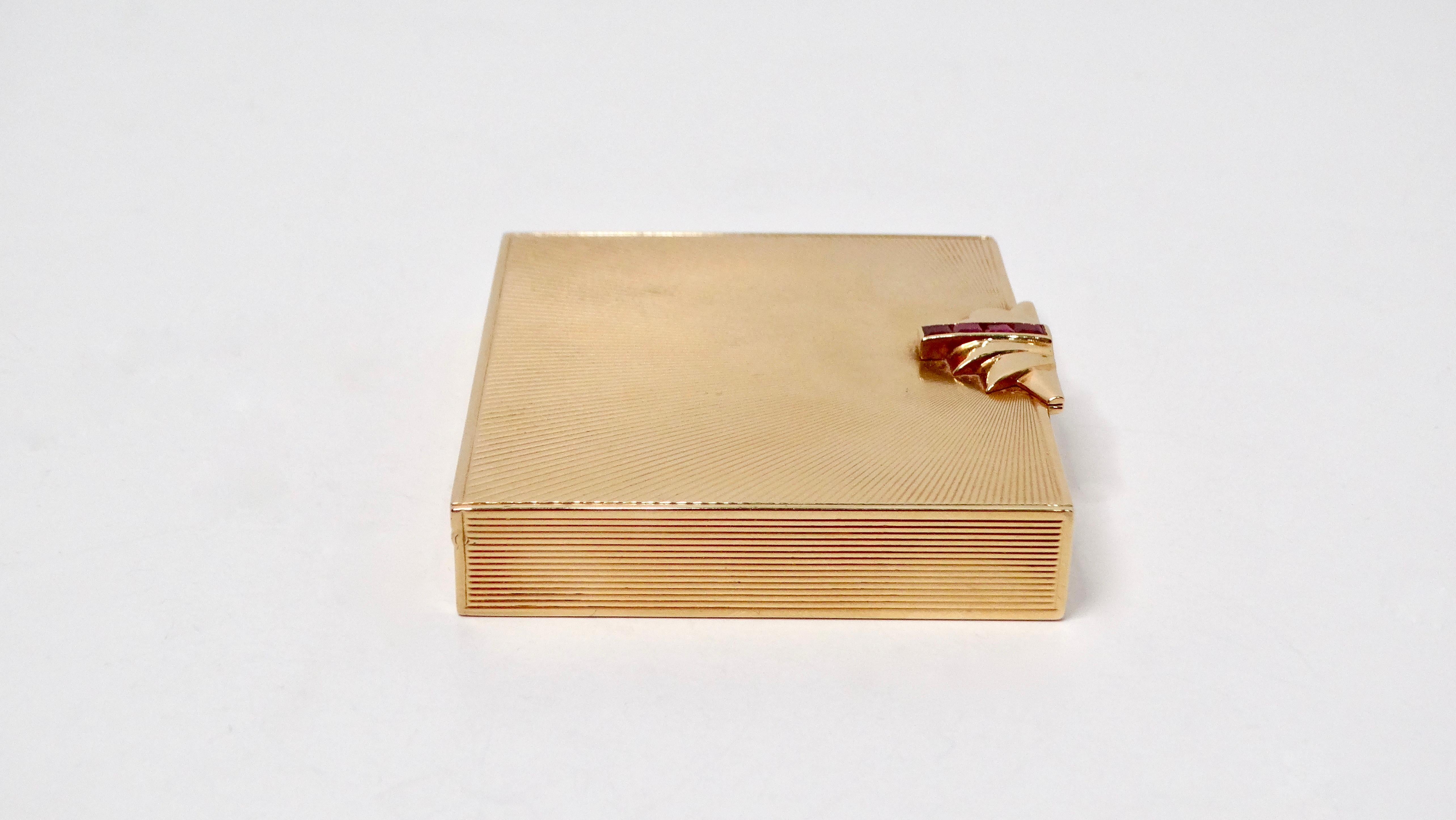 Tiffany & Co 1940s Caja compacta de oro de 14 quilates con espejo y detalle de rubíes en venta 3
