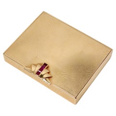 Tiffany & Co 1940er Jahre 14k Gold kompakte Spiegelschachtel mit Rubin-Details