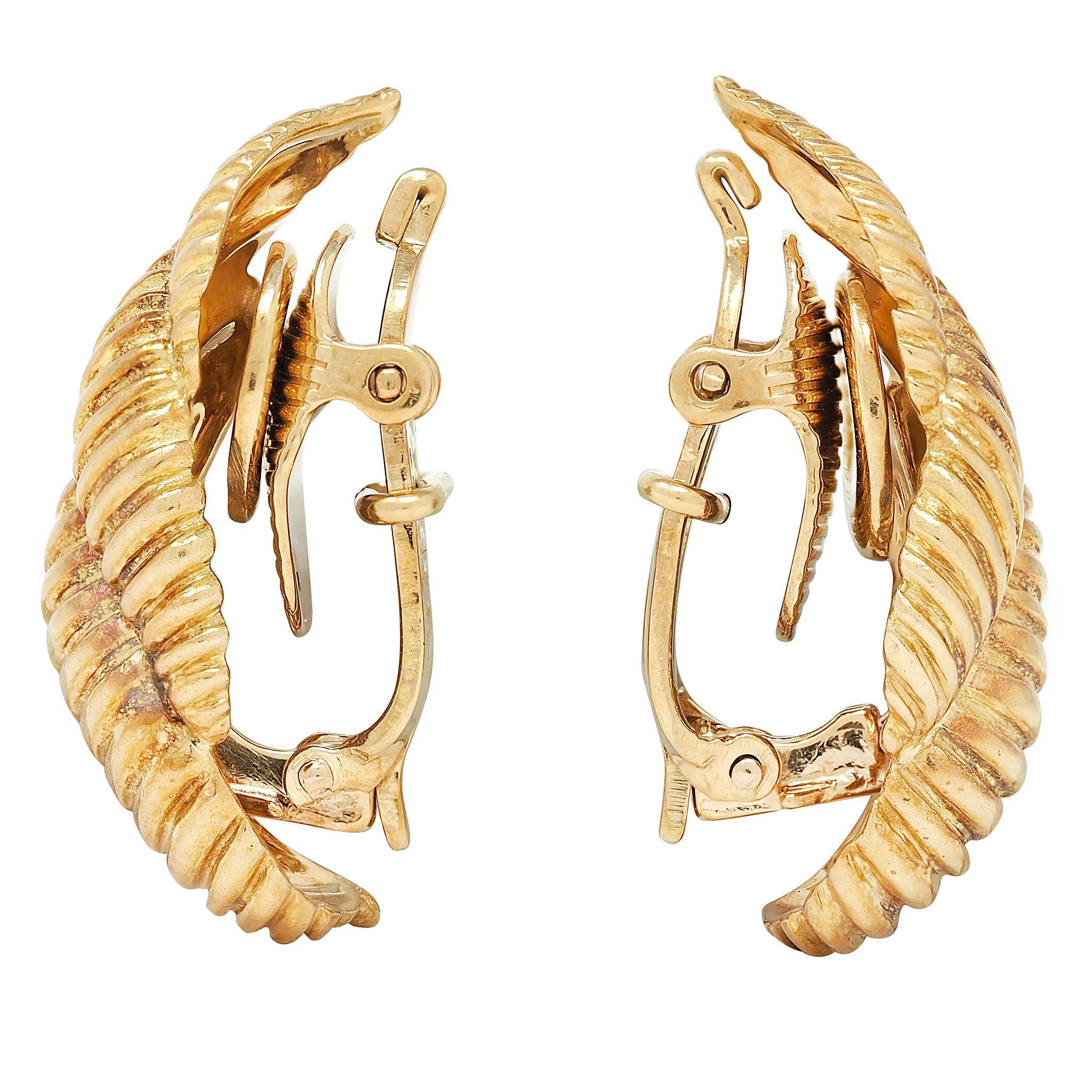 Tiffany & Co. 1950's 18 Karat Gelbgold Vintage Wirbel Ohr-Clip-Ohrringe (Moderne) im Angebot