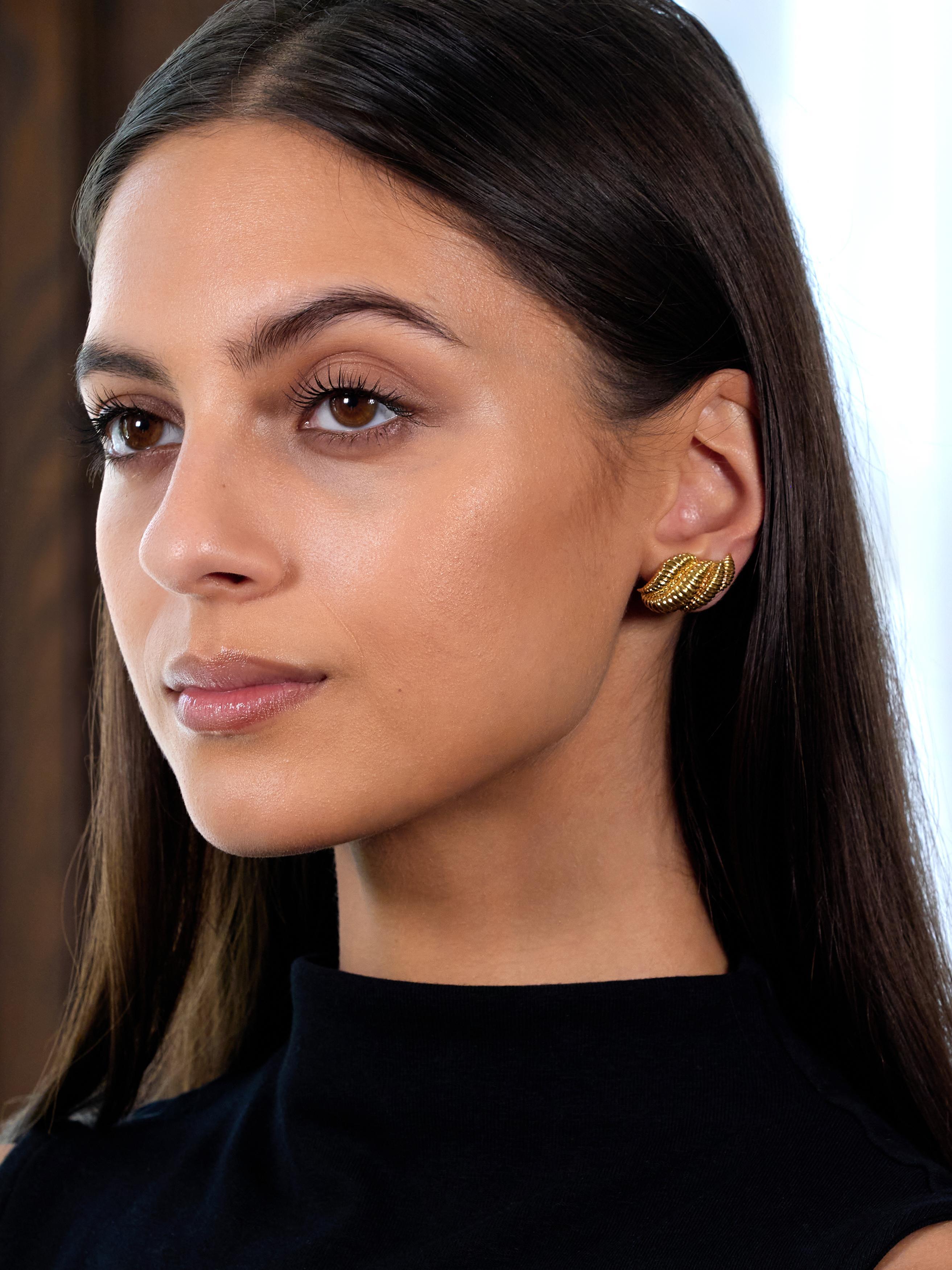 Tiffany & Co. 1950's 18 Karat Gelbgold Vintage Wirbel Ohr-Clip-Ohrringe im Angebot 1