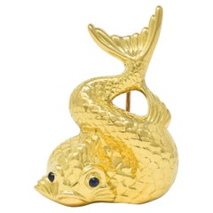 Tiffany & Co. Broche Koi Fish vintage en or jaune 18 carats avec saphirs, années 1950