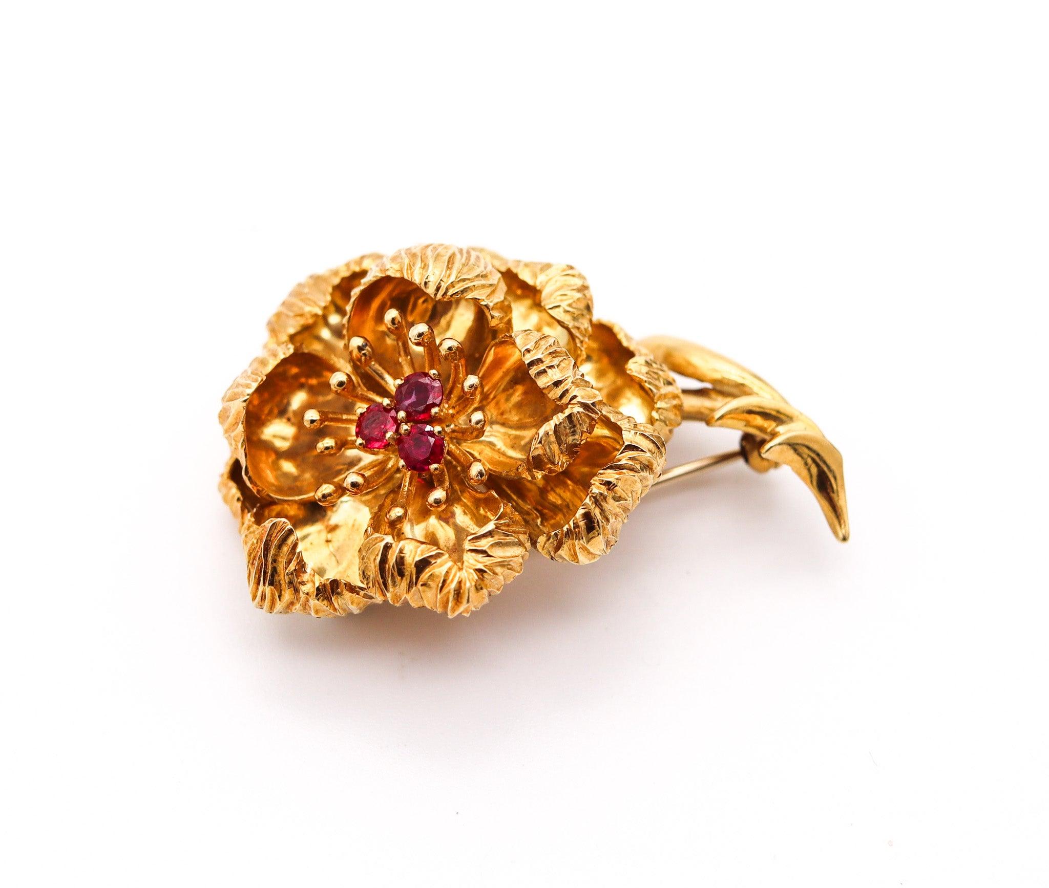 Round Cut TIFFANY & CO. 1960 Flower Brooch In 18Kt Yellow Gold With Vivid Red Rubies For Sale
