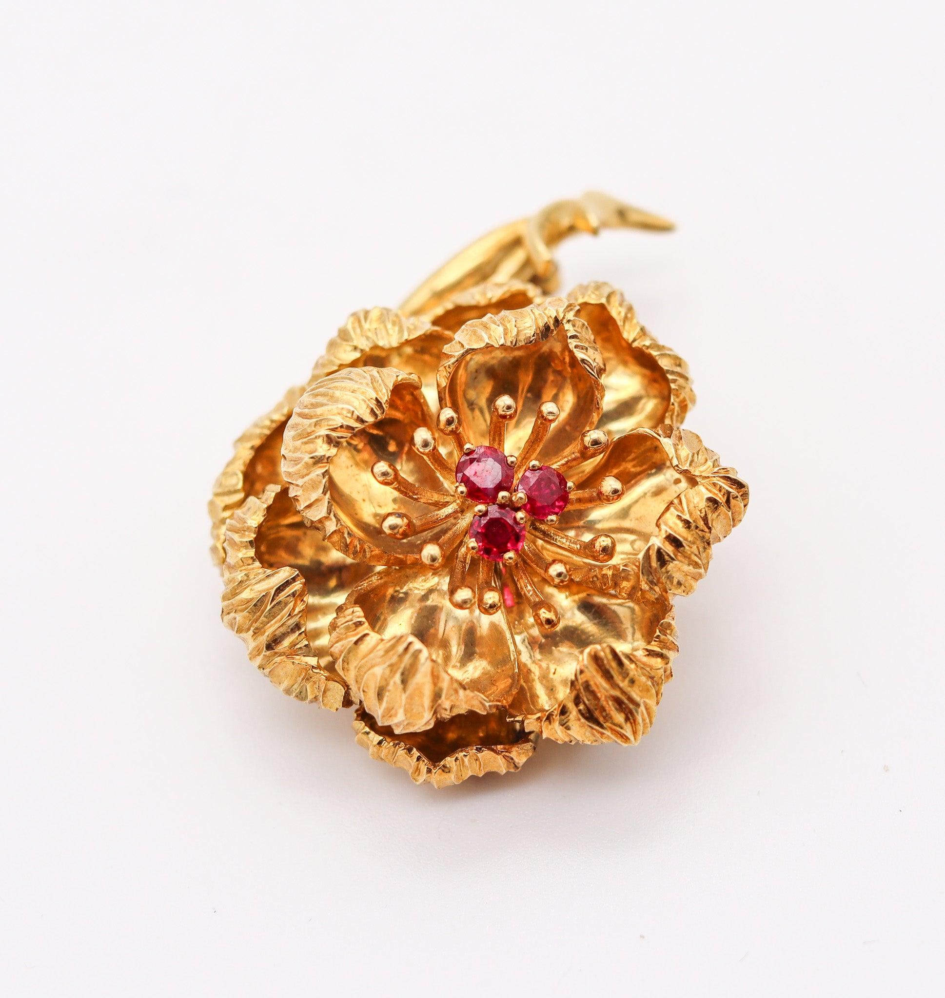 TIFFANY & CO. 1960 Flower Brooch In 18Kt Yellow Gold With Vivid Red Rubies In Excellent Condition For Sale In Miami, FL
