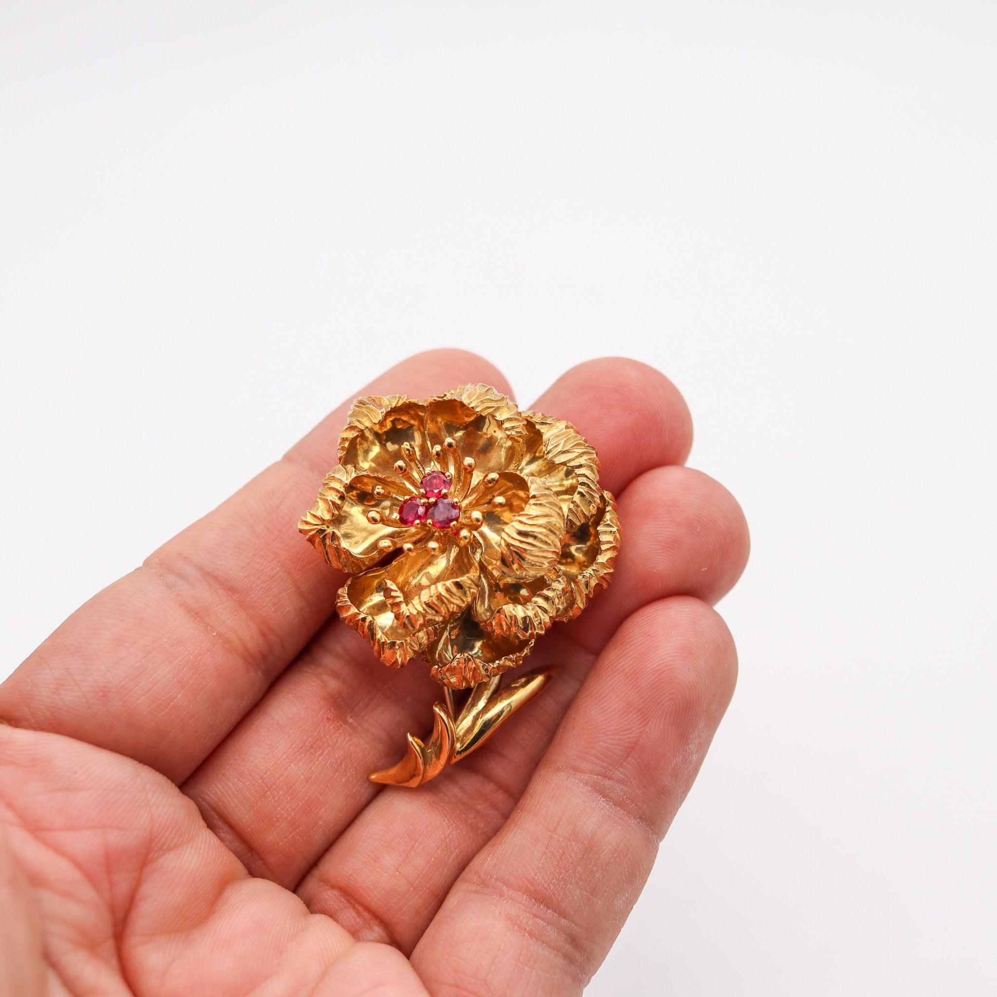 TIFFANY & CO. 1960 Flower Brooch In 18Kt Yellow Gold With Vivid Red Rubies For Sale 3