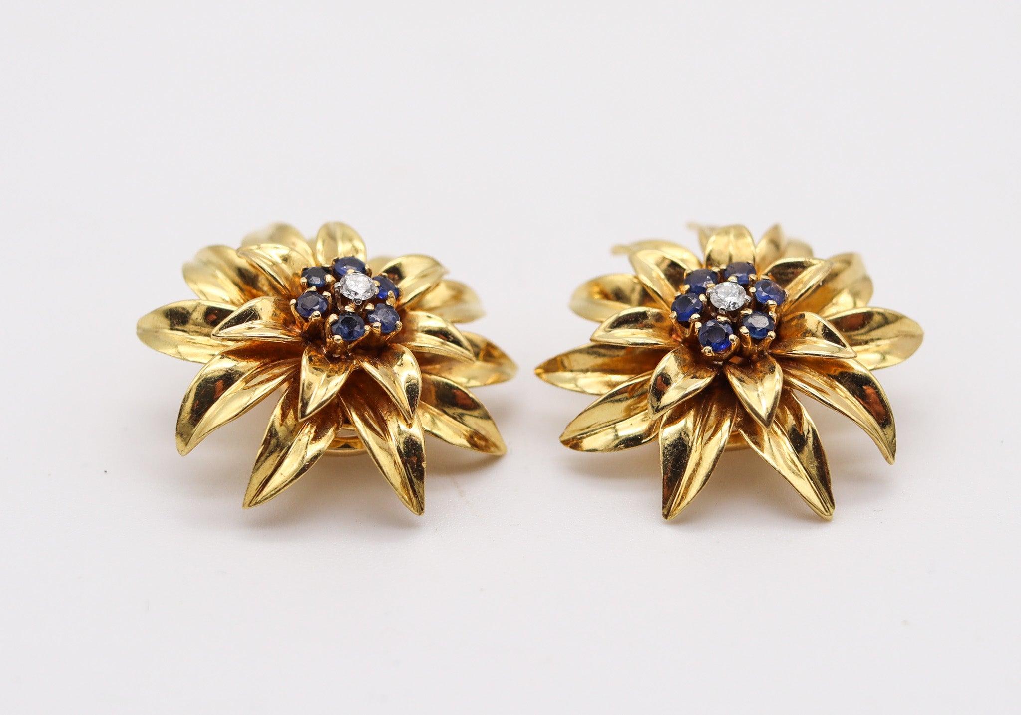 TIFFANY & CO. Pendientes Hojas 1960 De Oro Amarillo De 18 Kt Con Zafiros Y Diamantes Modernista en venta