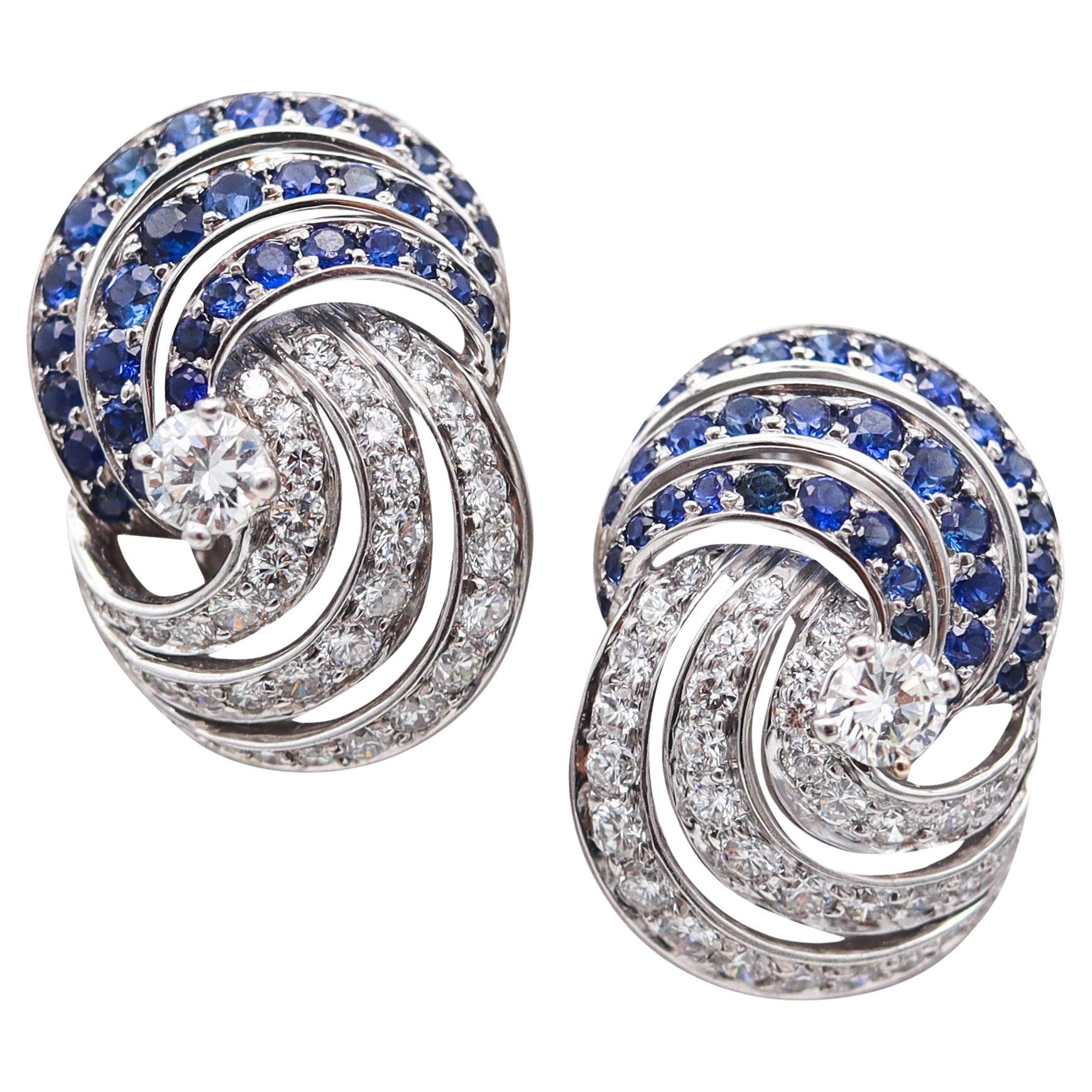 TIFFANY & CO. 1960 Orecchini in platino con diamanti e zaffiri da 6,02 carati al litro in vendita