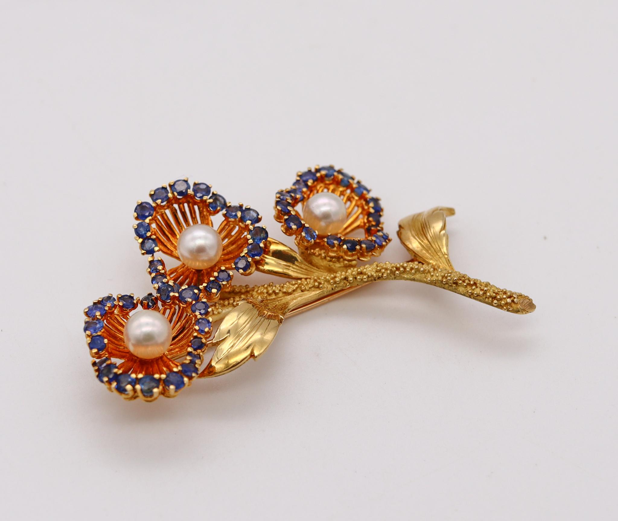 Brilliant Cut Tiffany Co. 1960 Retro Pin Brooch in 18kt Gold with 3.35 Ct Sapphires and Pearls For Sale