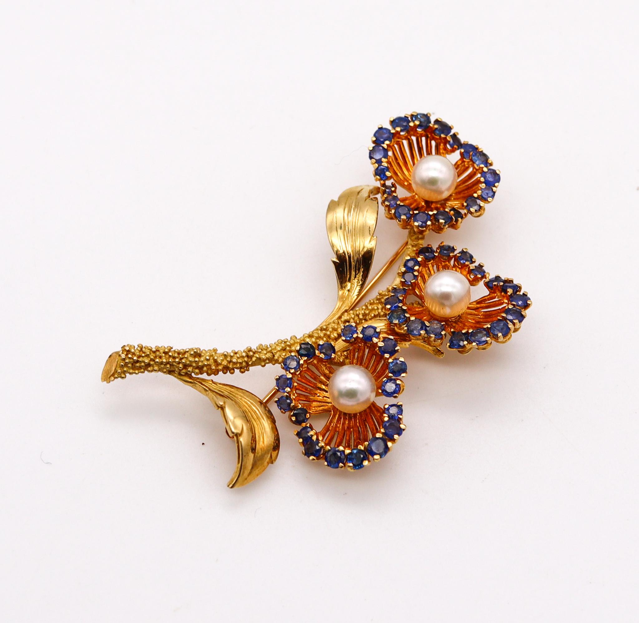 Tiffany Co. 1960 Retro Pin Brooch in 18kt Gold with 3.35 Ct Sapphires and Pearls In Excellent Condition For Sale In Miami, FL