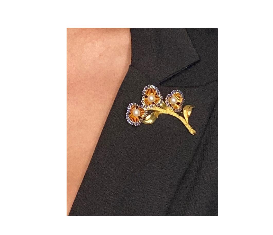 Tiffany Co. 1960 Retro Pin Brooch in 18kt Gold with 3.35 Ct Sapphires and Pearls For Sale 2
