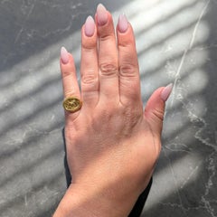 Bague vintage Tiffany & Co. des années 1960, en or jaune 18 carats, avec un lion en sigil