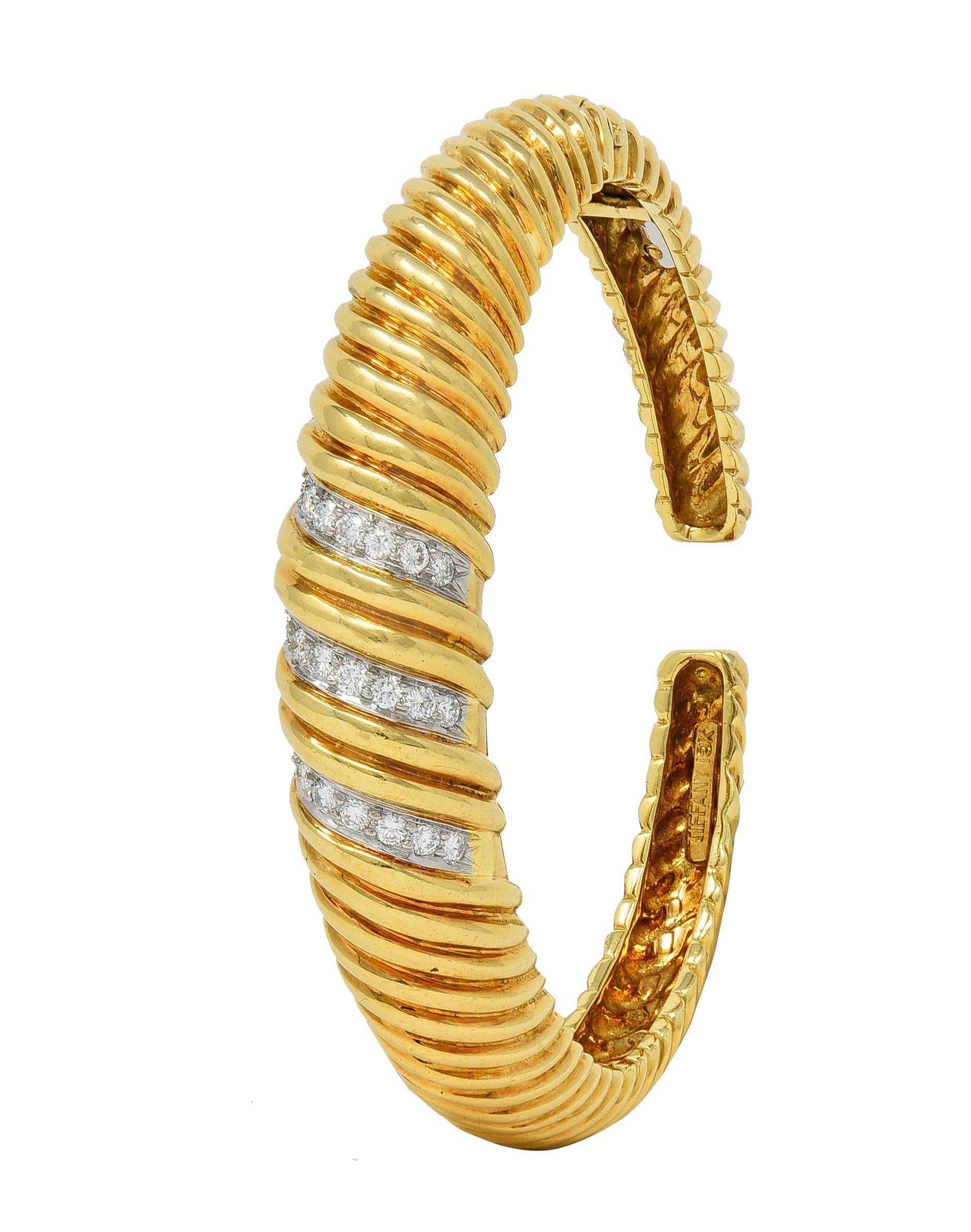 Tiffany & Co. 1960 Pulsera puño vintage de oro amarillo de 18 quilates con diamantes y platino Corte brillante en venta