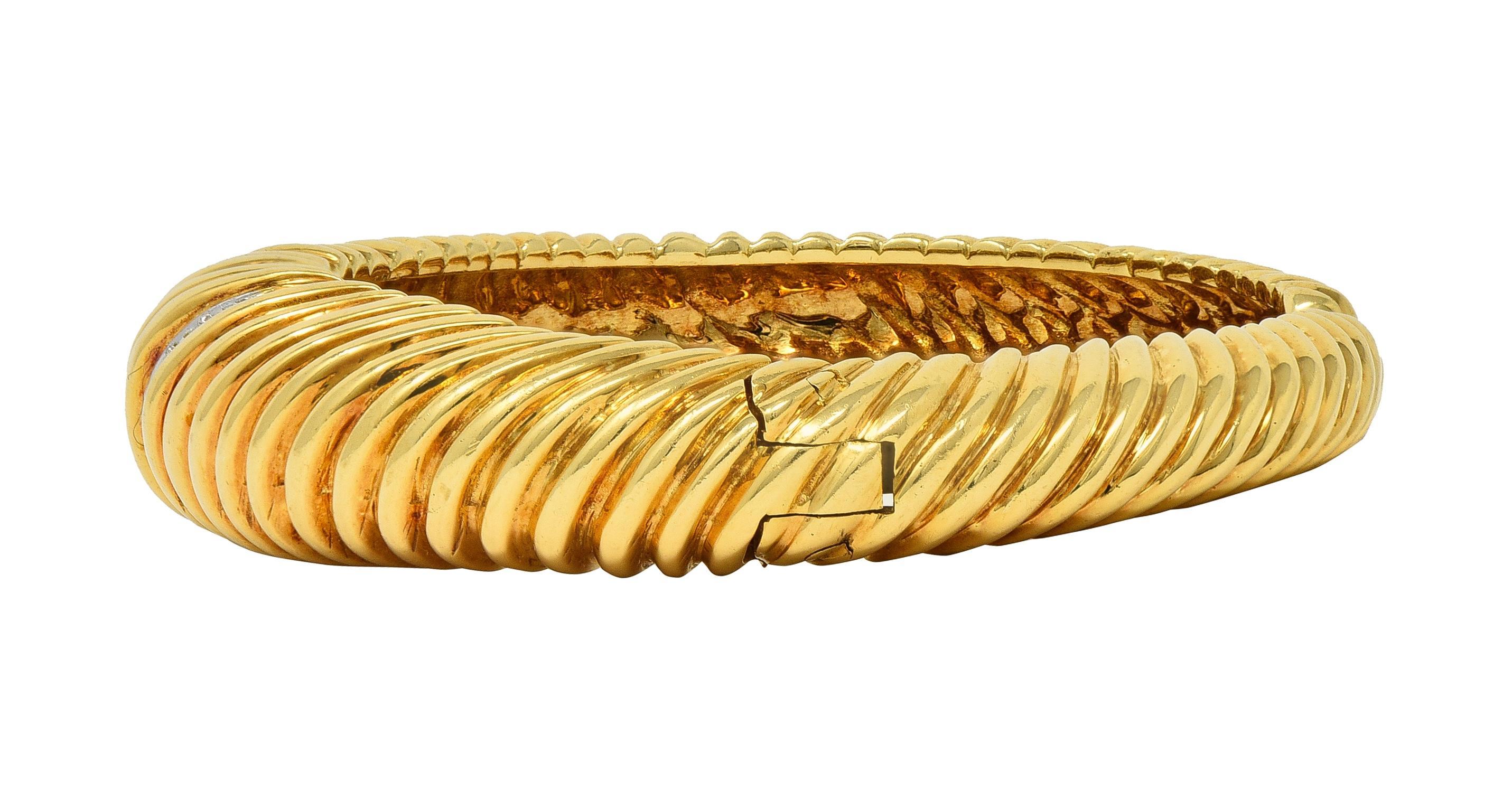 Tiffany & Co. 1960 Pulsera puño vintage de oro amarillo de 18 quilates con diamantes y platino en venta 1