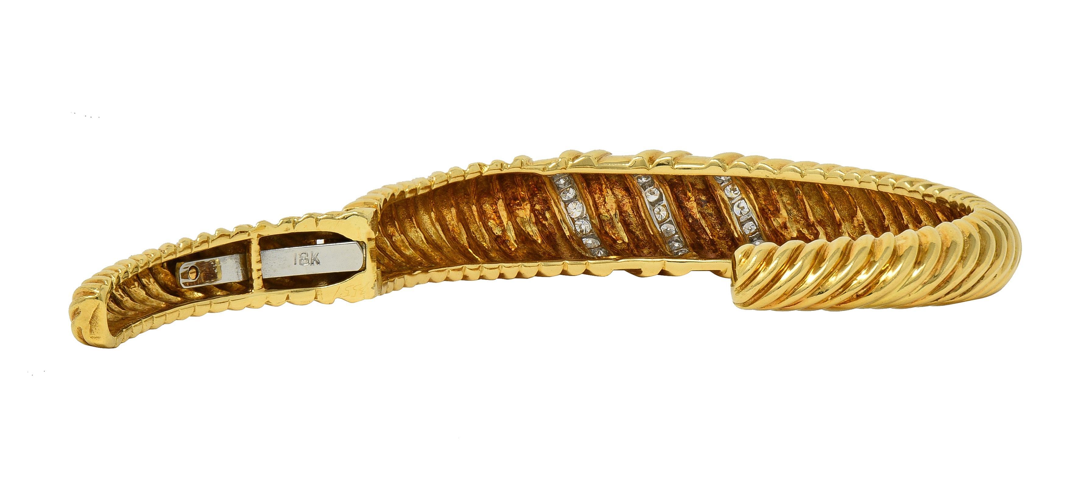Tiffany & Co. 1960 Pulsera puño vintage de oro amarillo de 18 quilates con diamantes y platino en venta 2
