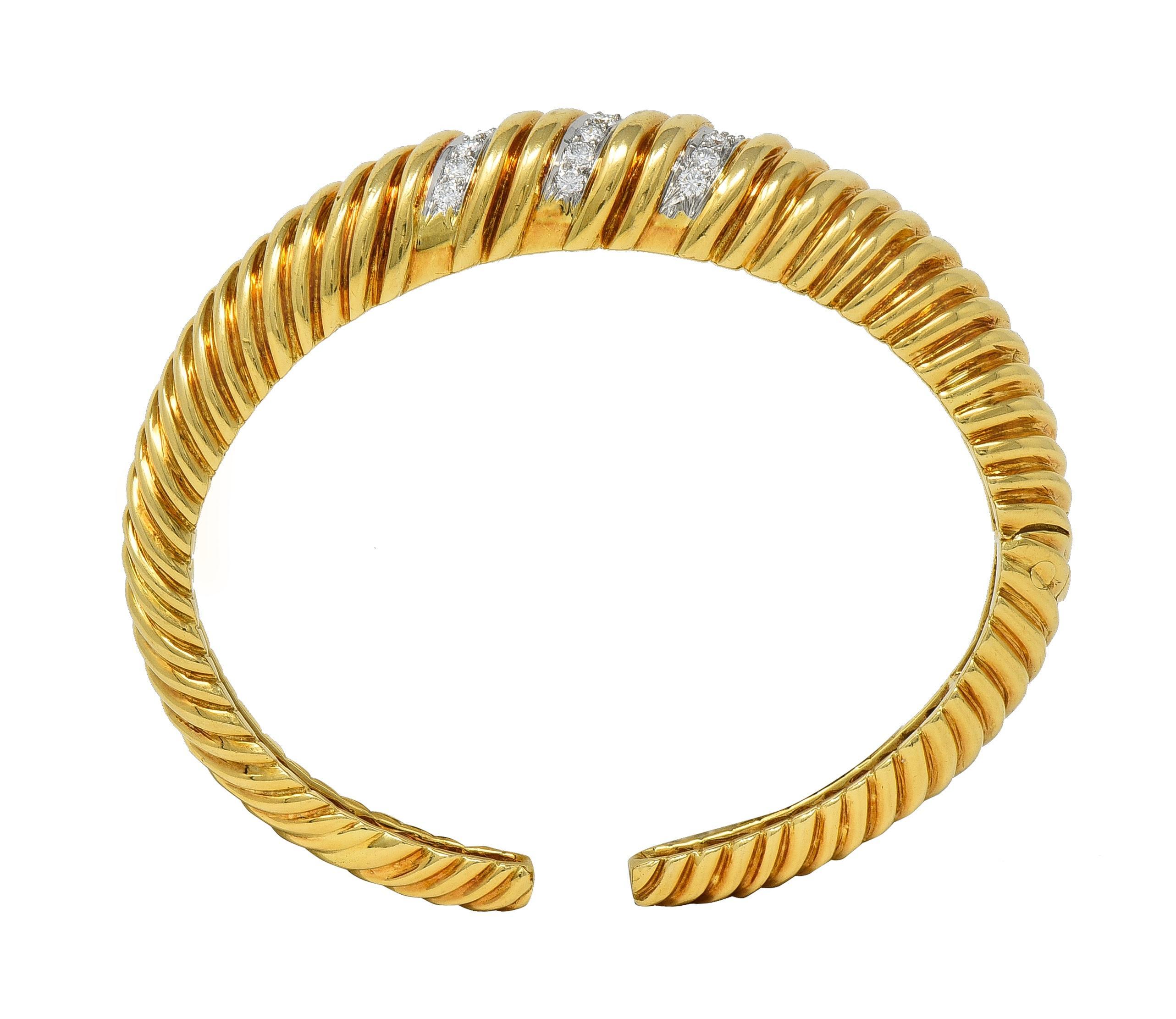 Tiffany & Co. 1960 Pulsera puño vintage de oro amarillo de 18 quilates con diamantes y platino en venta 4