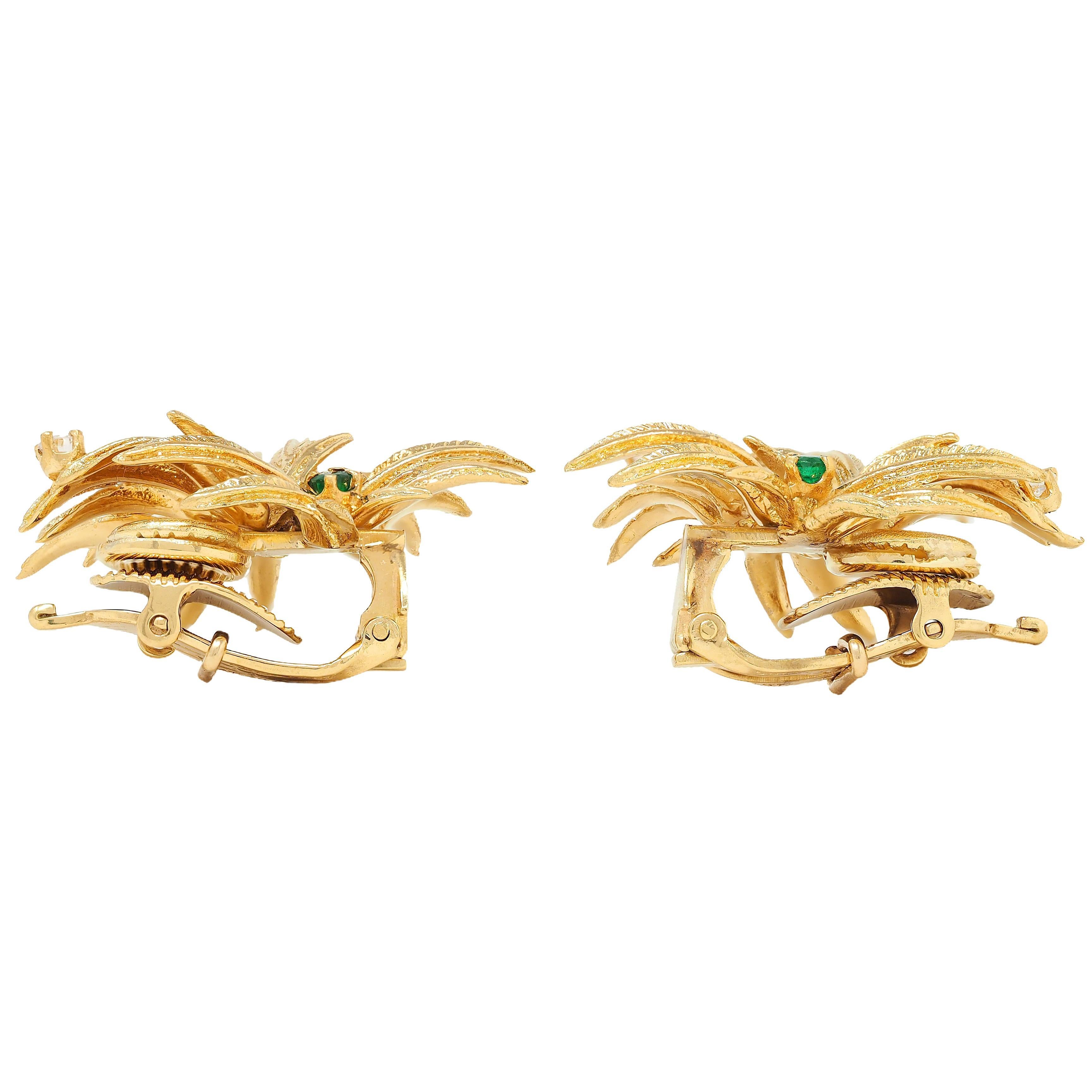 Women's or Men's Tiffany & Co 1960s Emerald Diamond 18K Yellow Gold Vintage Foliate Earrings For Sale